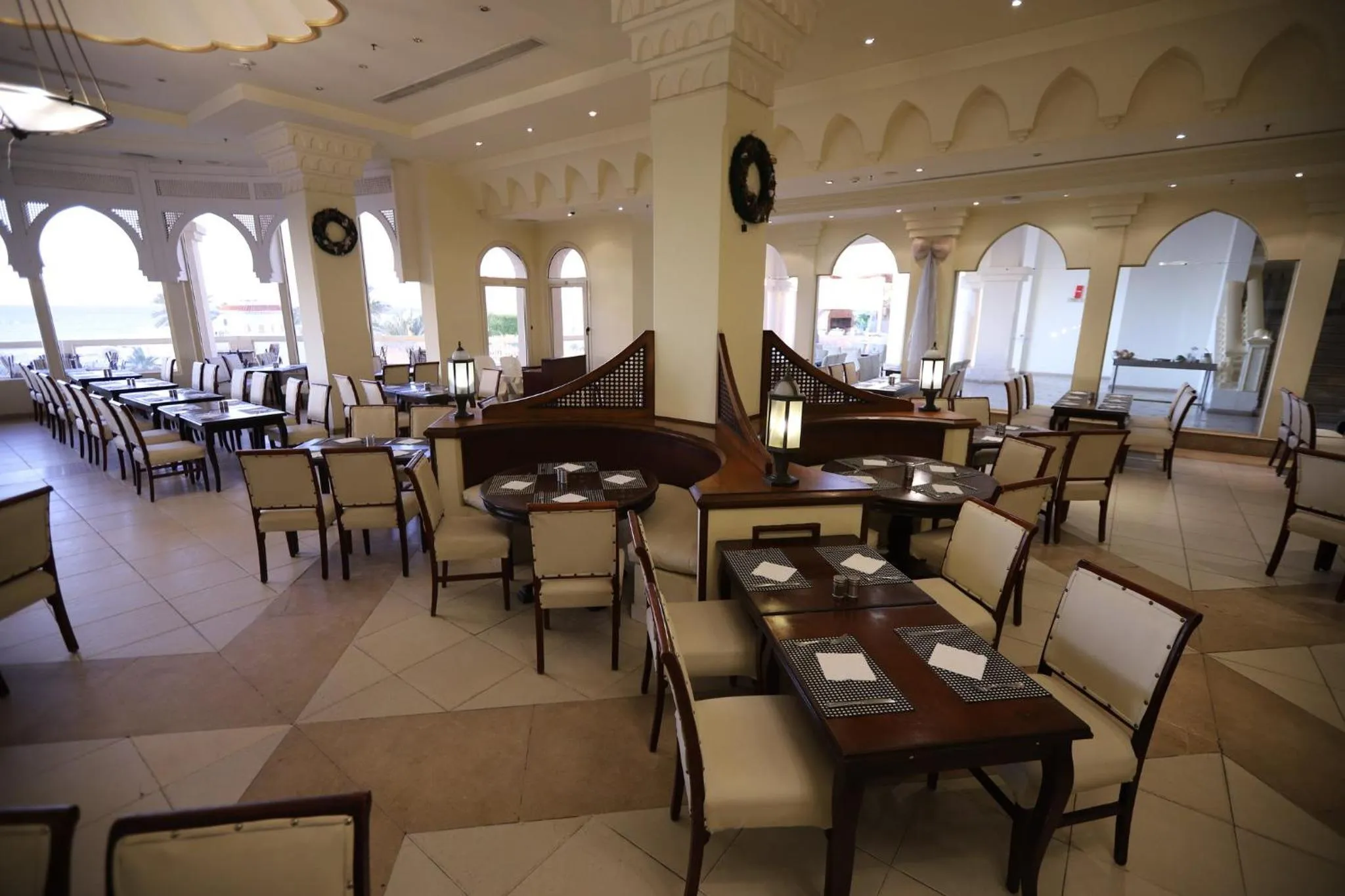 Restaurant/places to eat in Continental Plaza Beach Resort