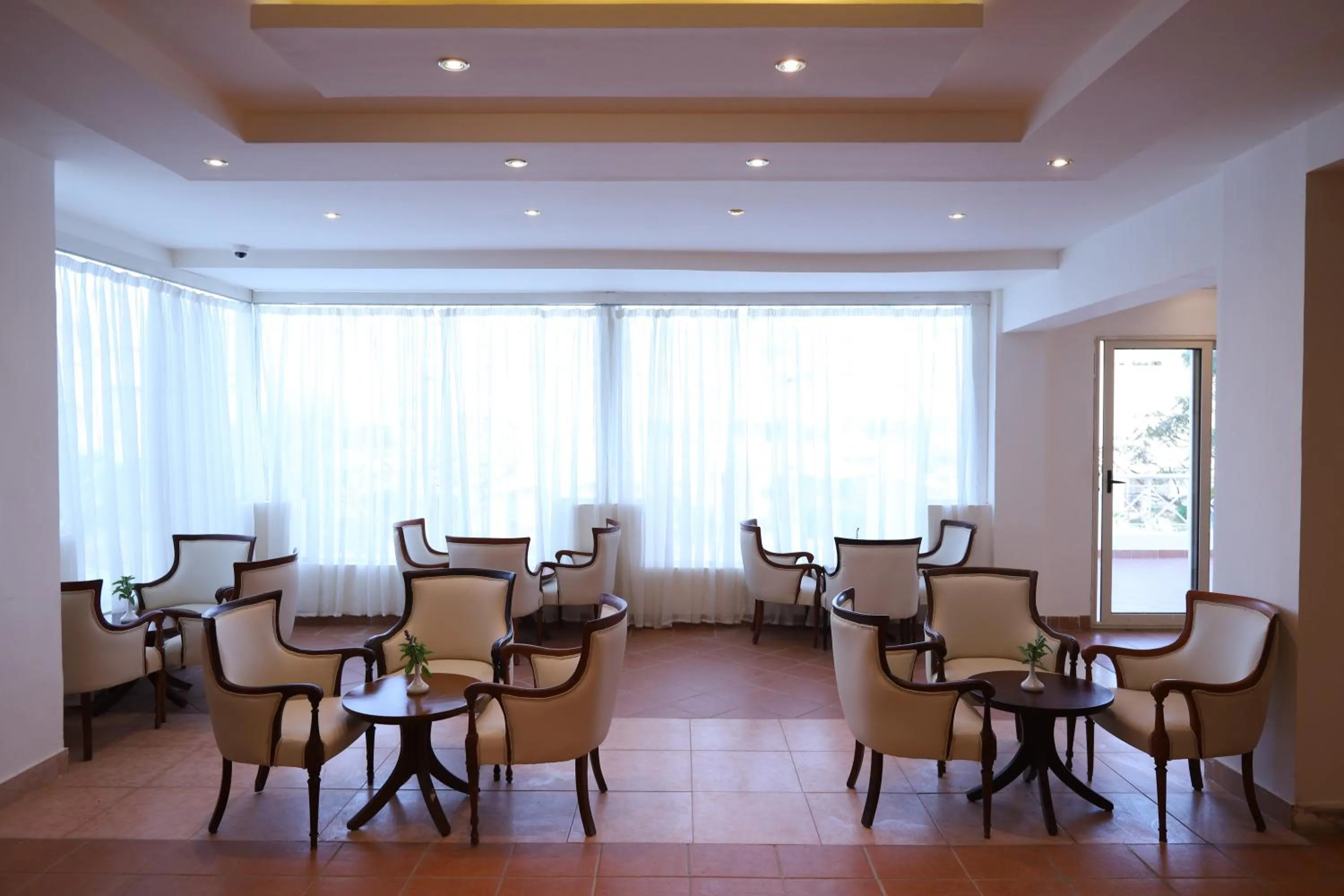 Lounge or bar in Continental Plaza Beach Resort