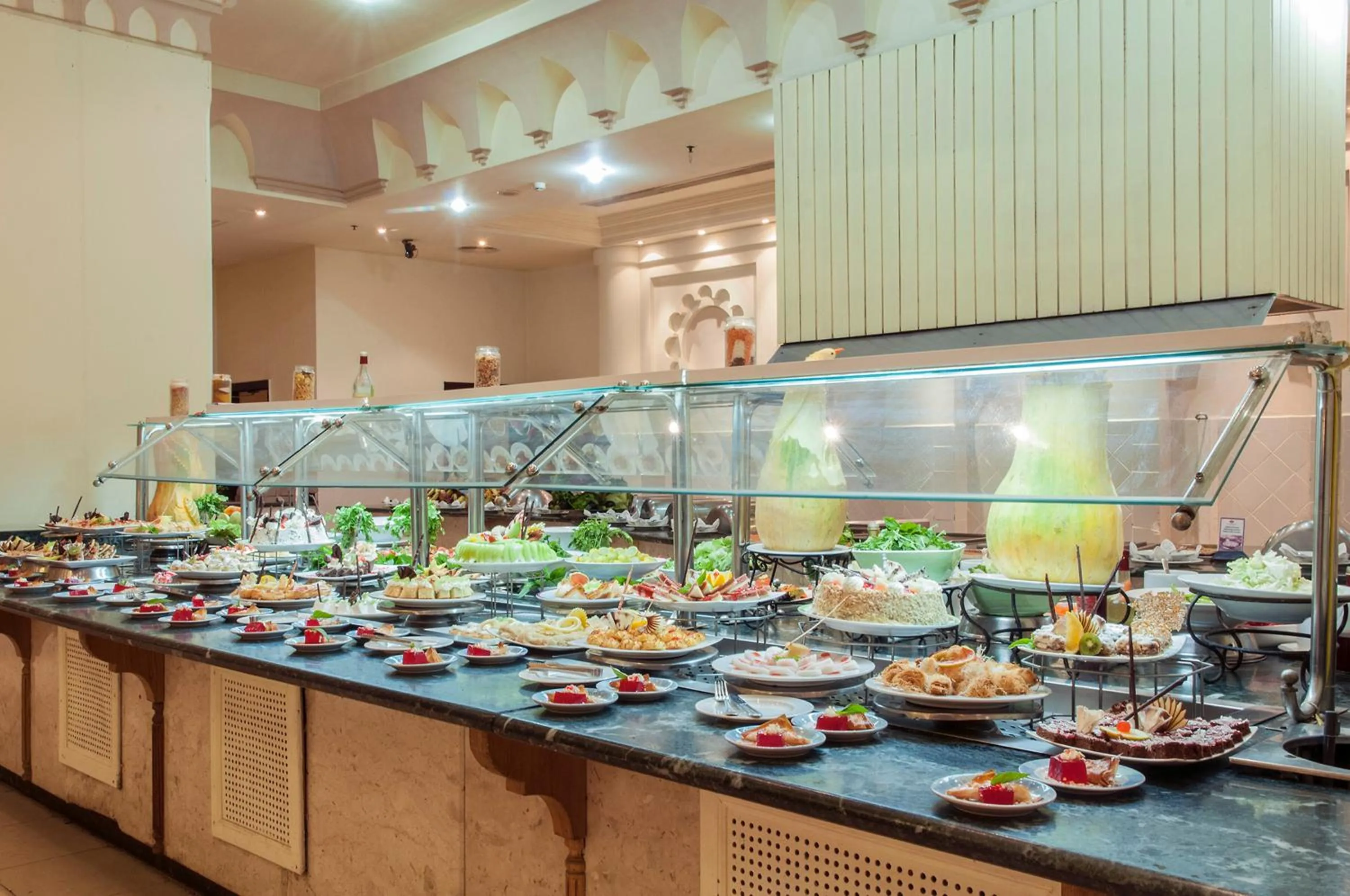 Restaurant/places to eat in Continental Plaza Beach Resort