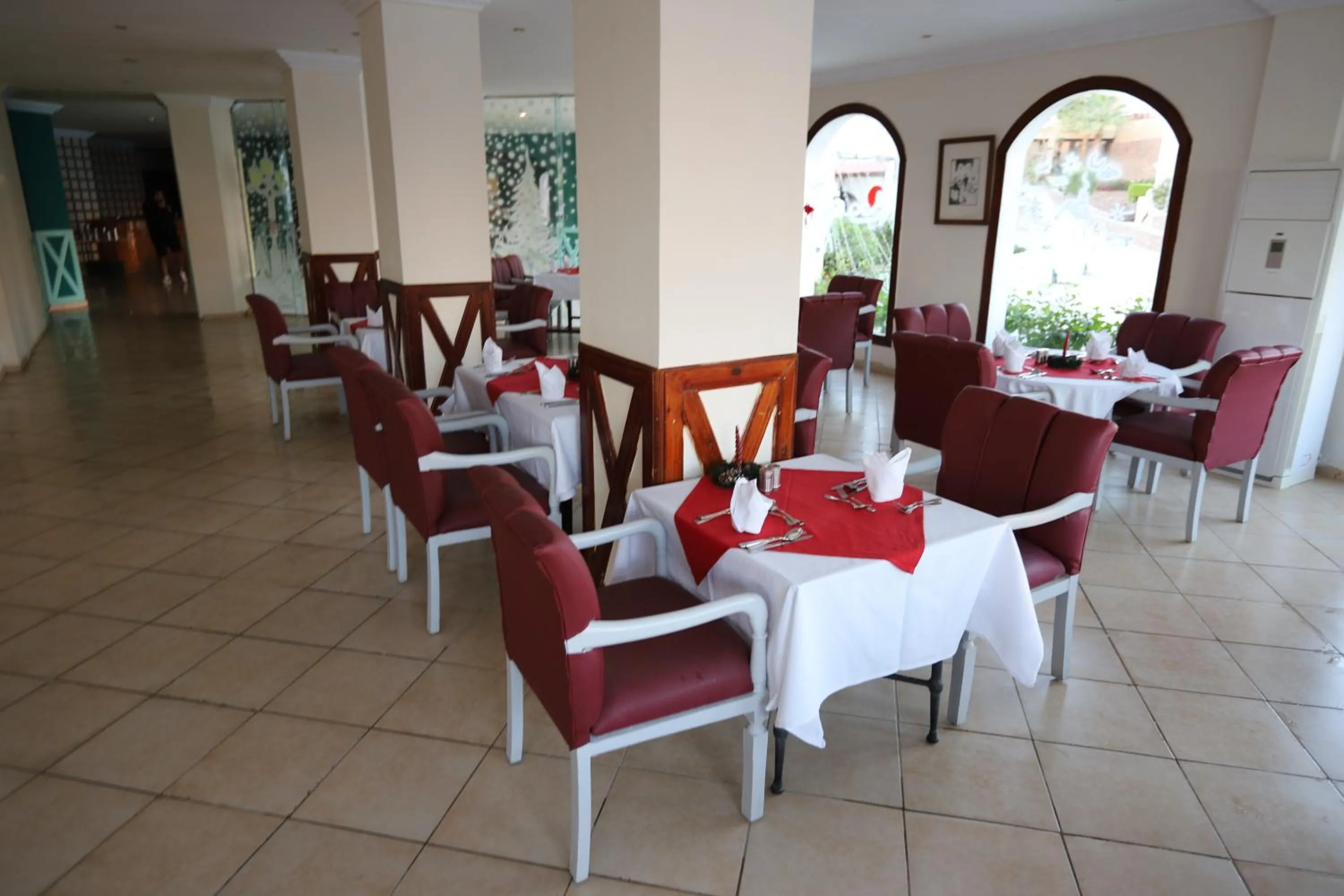 Restaurant/places to eat in Continental Plaza Beach Resort