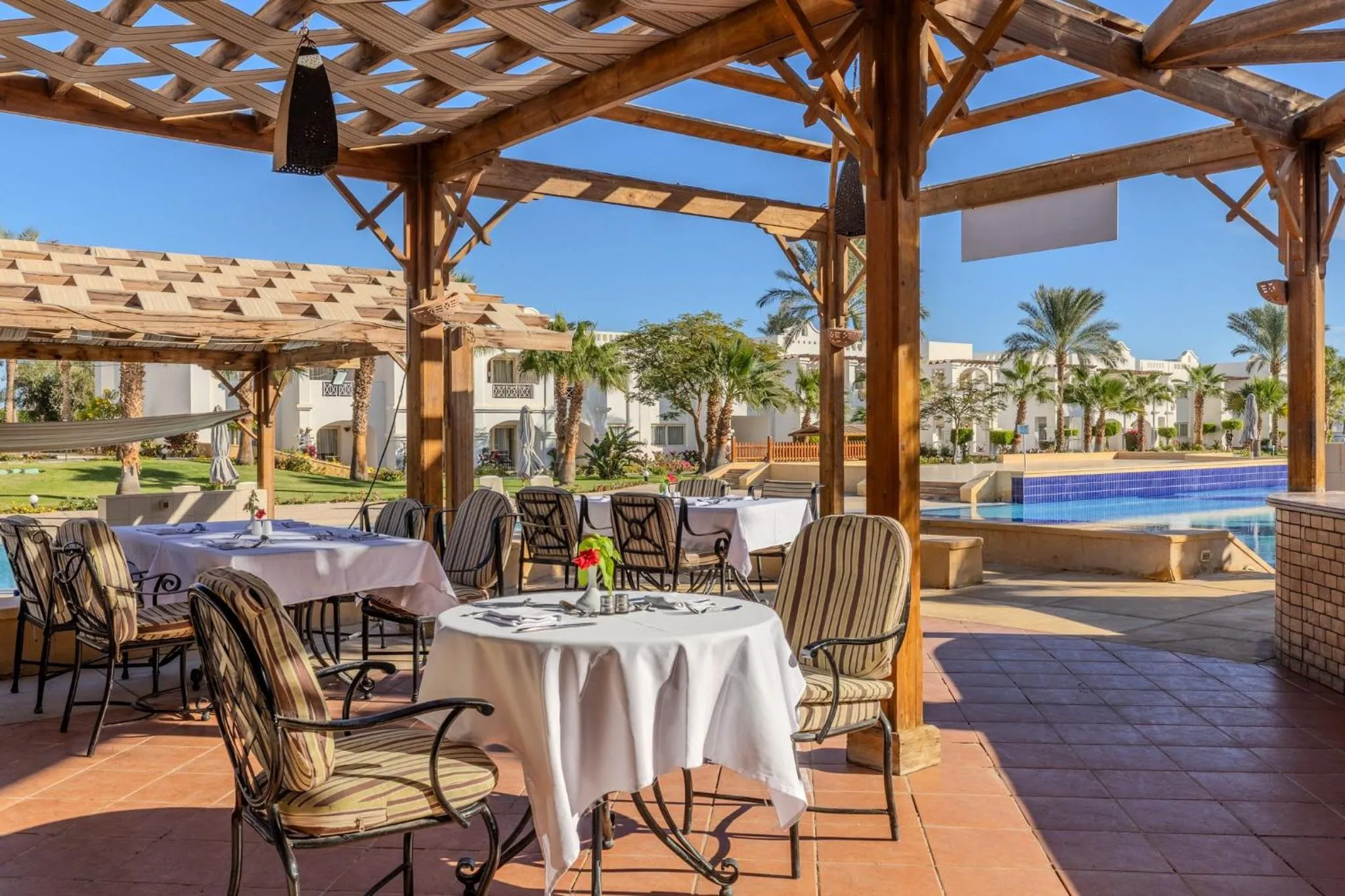 Restaurant/places to eat in Continental Plaza Beach Resort