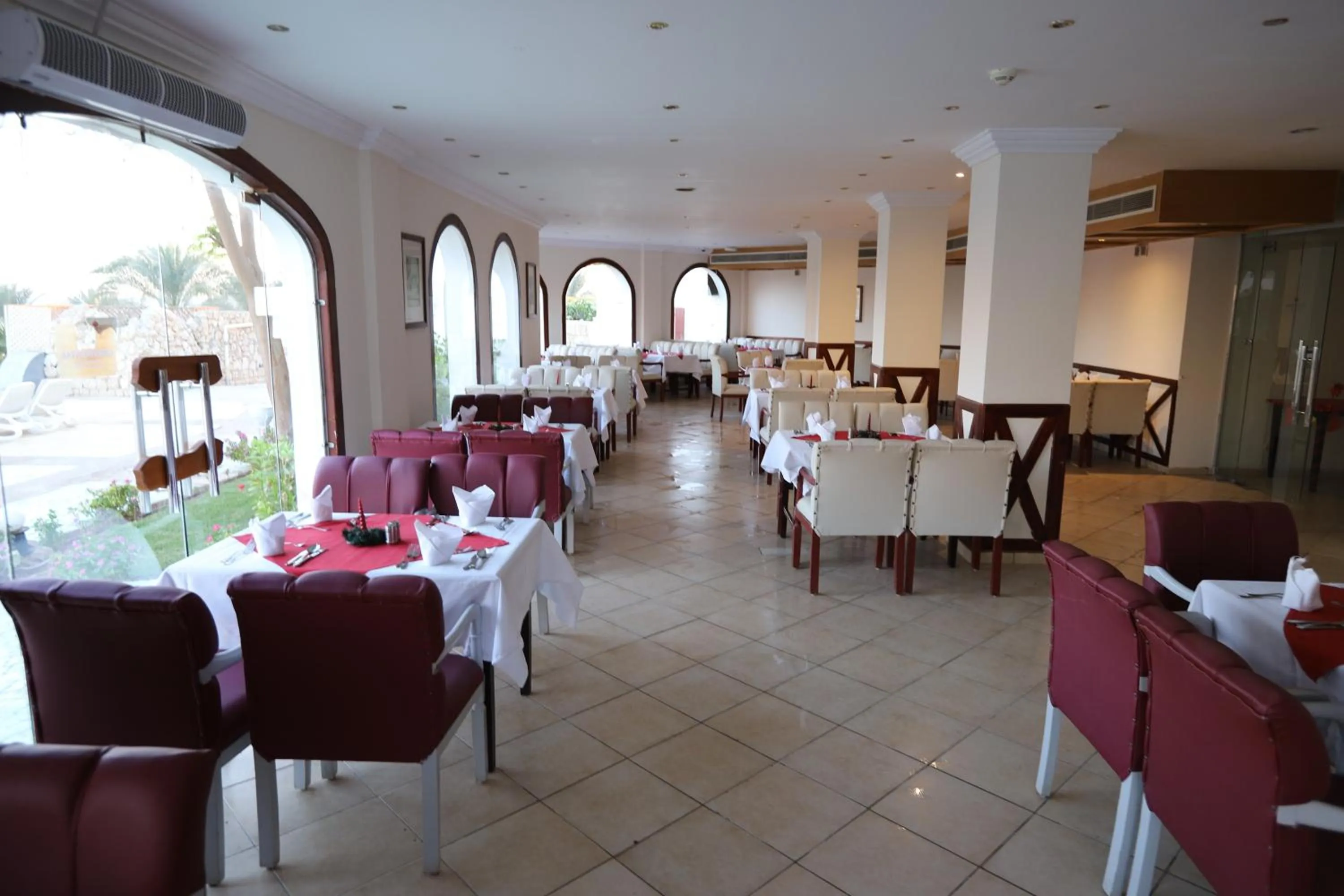 Restaurant/places to eat in Continental Plaza Beach Resort