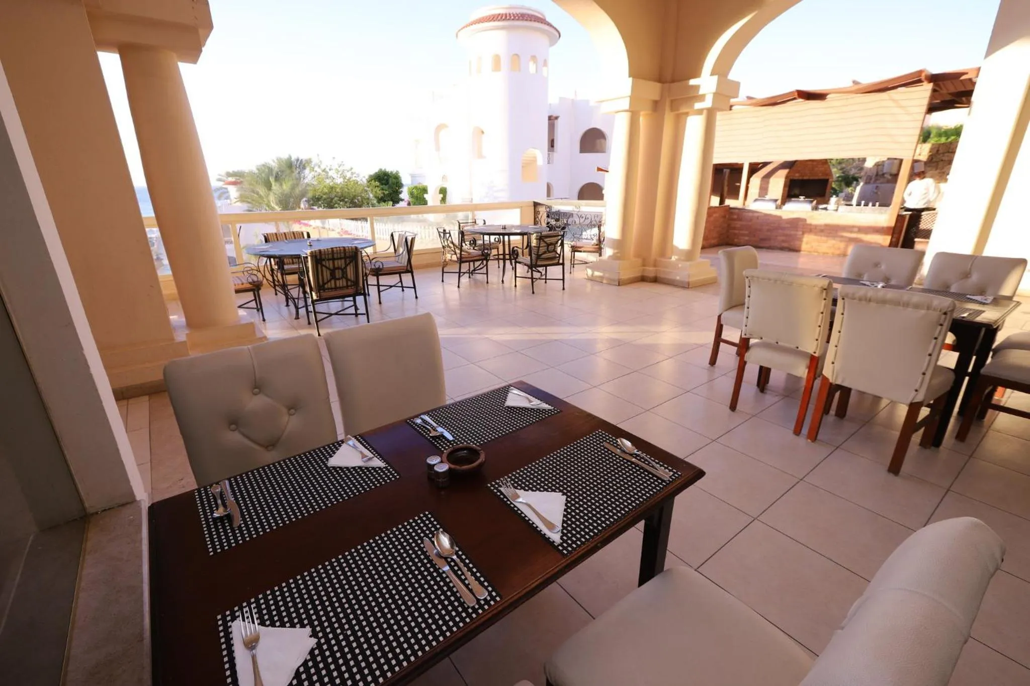 Restaurant/places to eat in Continental Plaza Beach Resort