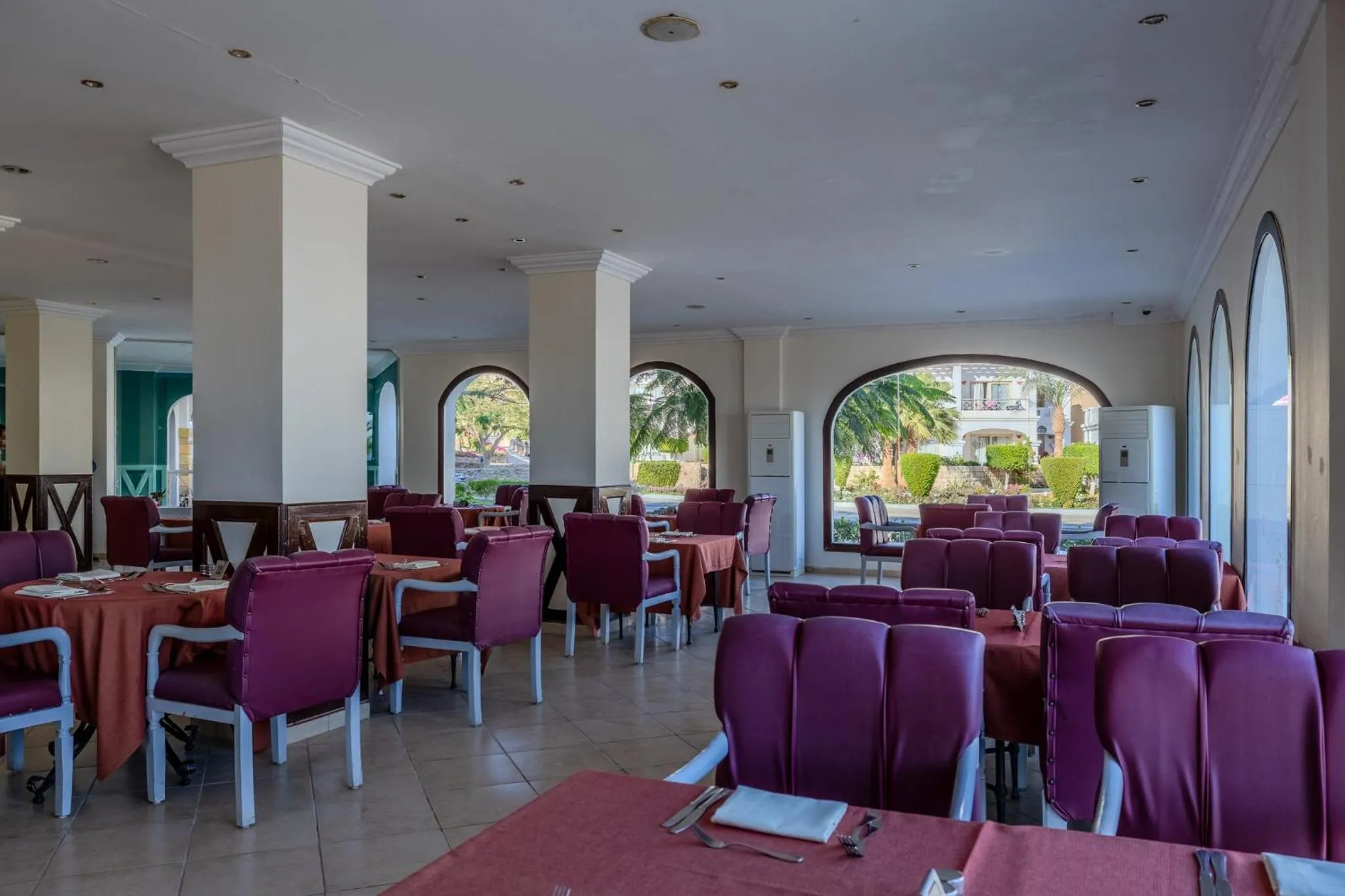 Restaurant/places to eat in Continental Plaza Beach Resort