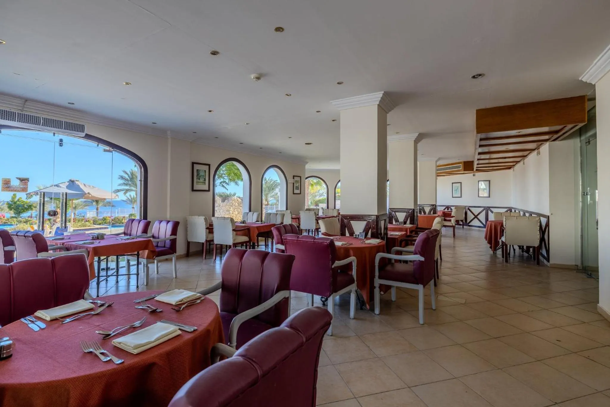 Restaurant/places to eat in Continental Plaza Beach Resort