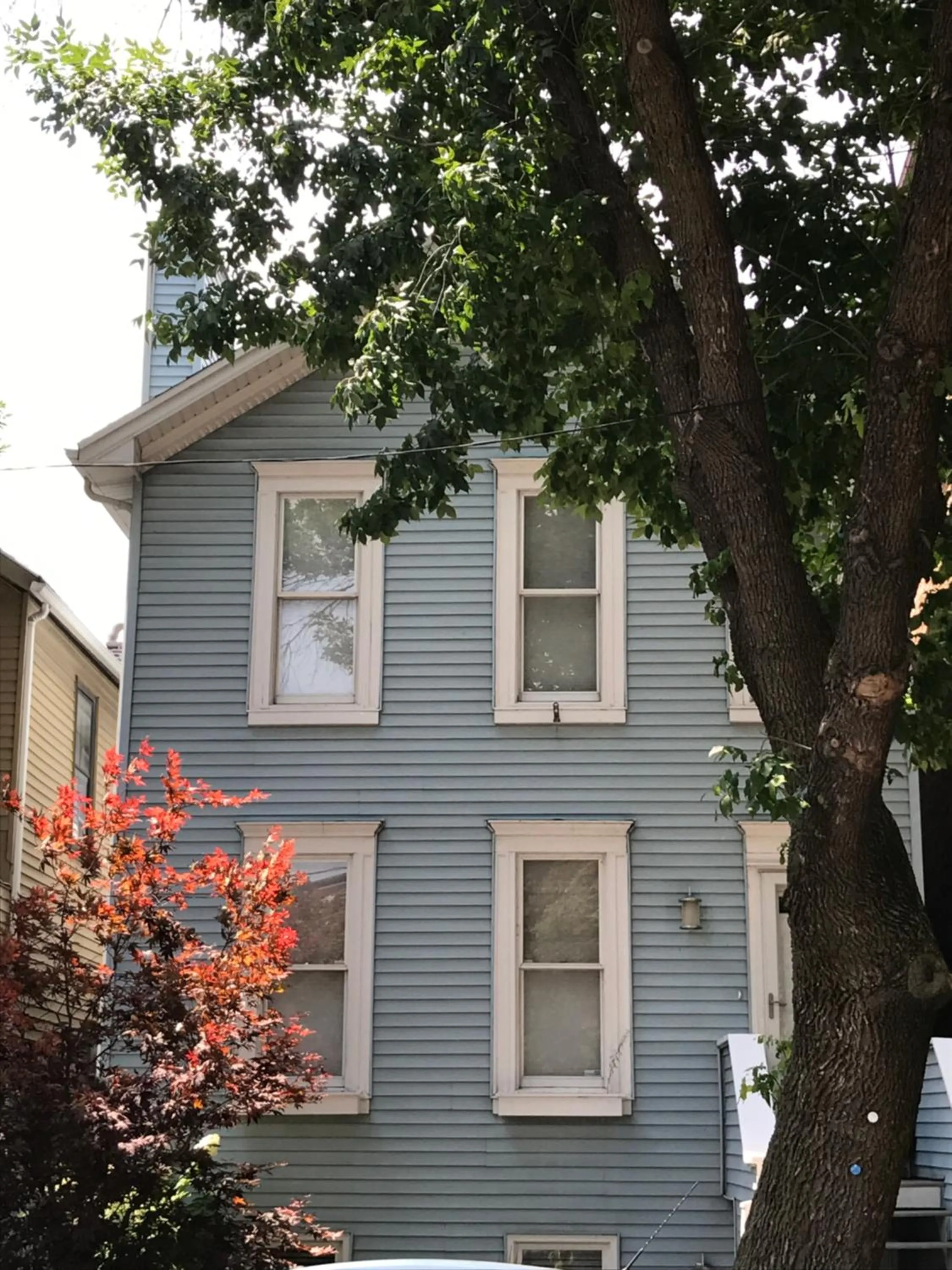 Facade/entrance in 5 Bedroom Huge House in Best Location Parking Fireplace Back Yard