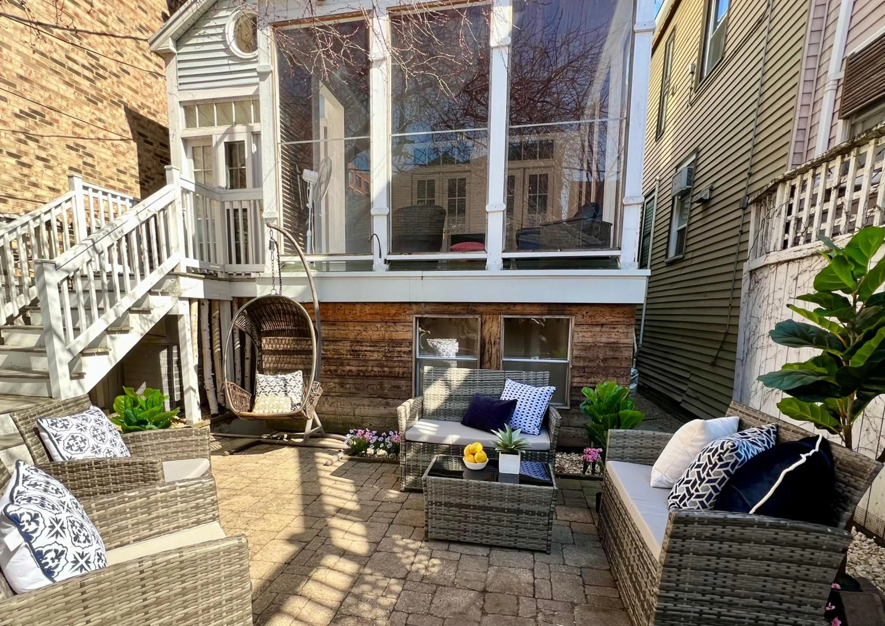 Property building in 5 Bedroom Huge House in Best Location Parking Fireplace Back Yard