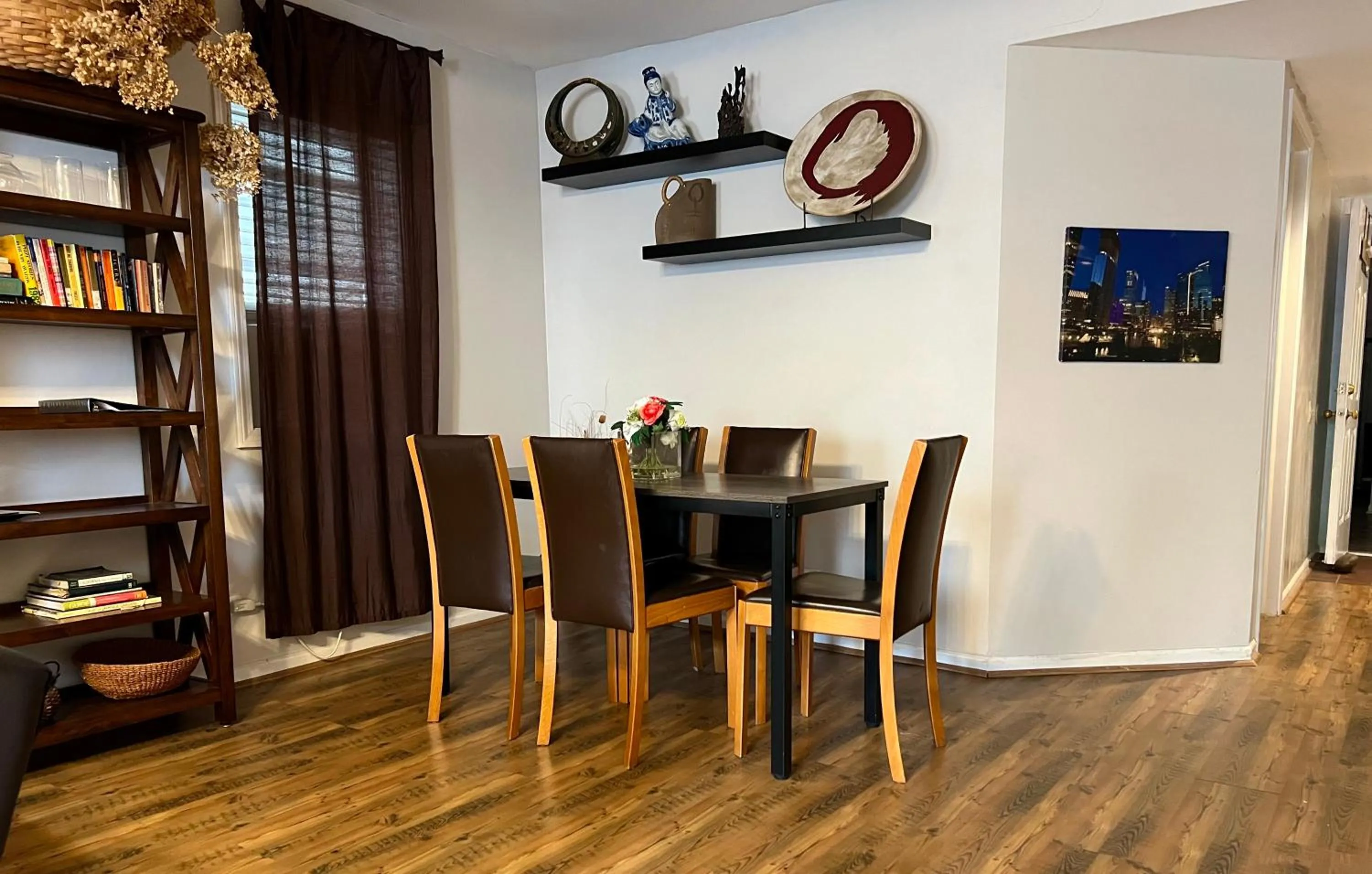 Living room in 5 Bedroom Huge House in Best Location Parking Fireplace Back Yard