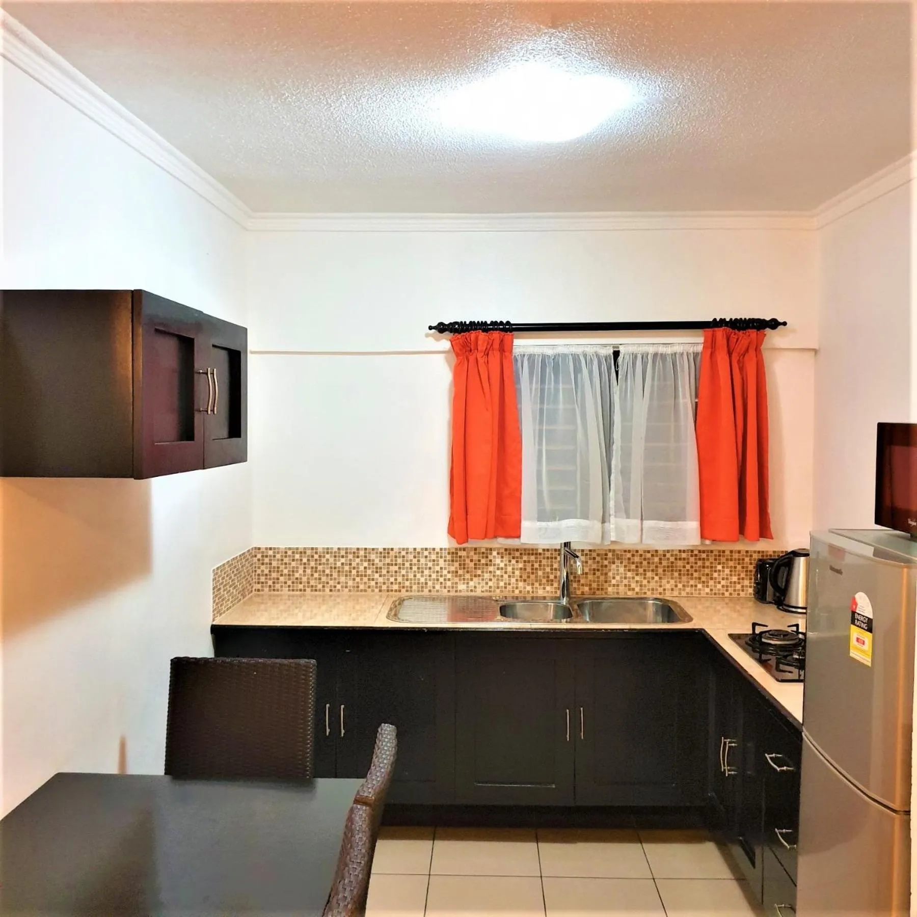 Kitchen or kitchenette in Suva Motor Inn