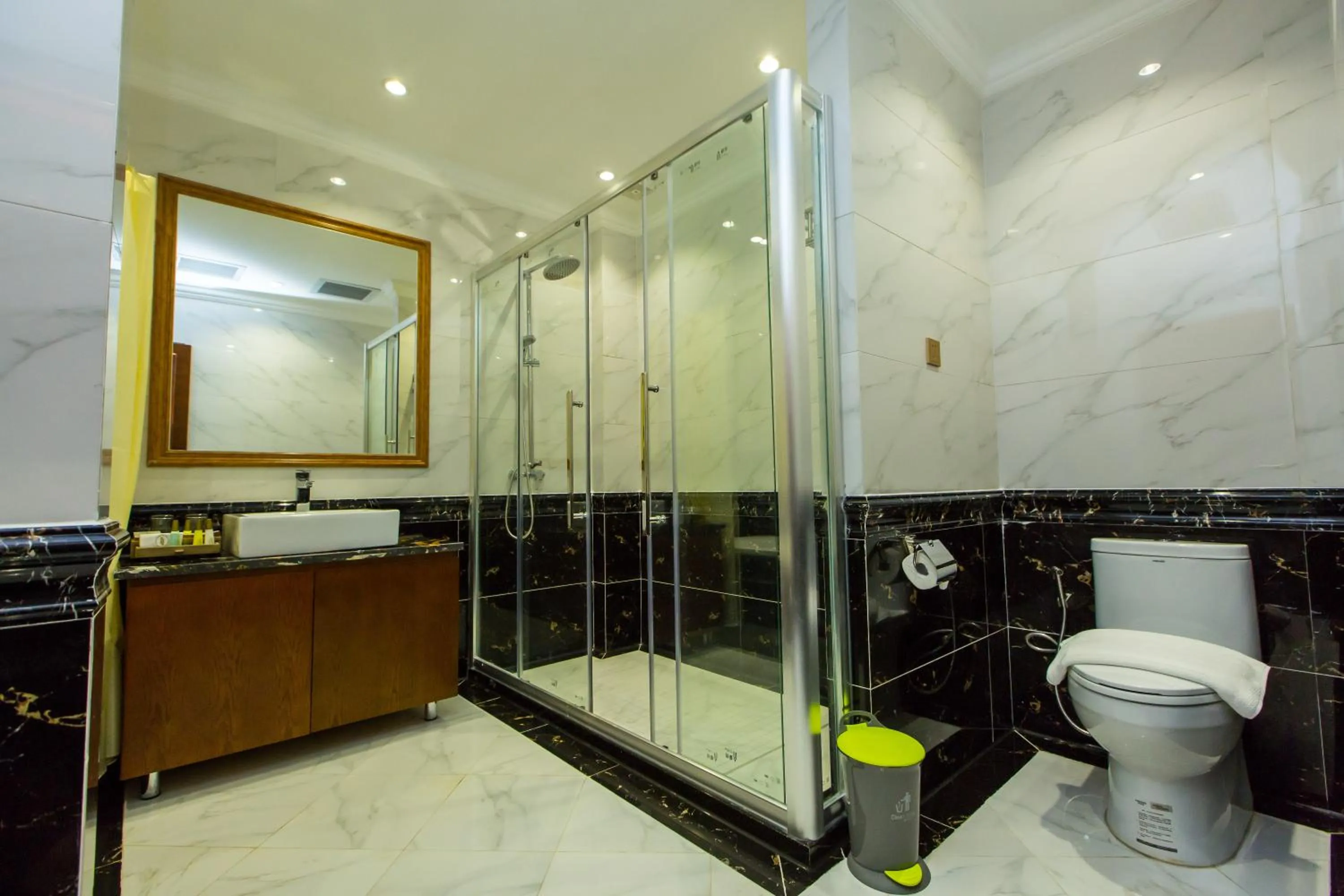 Bathroom in Paksong Danngarm Hotel