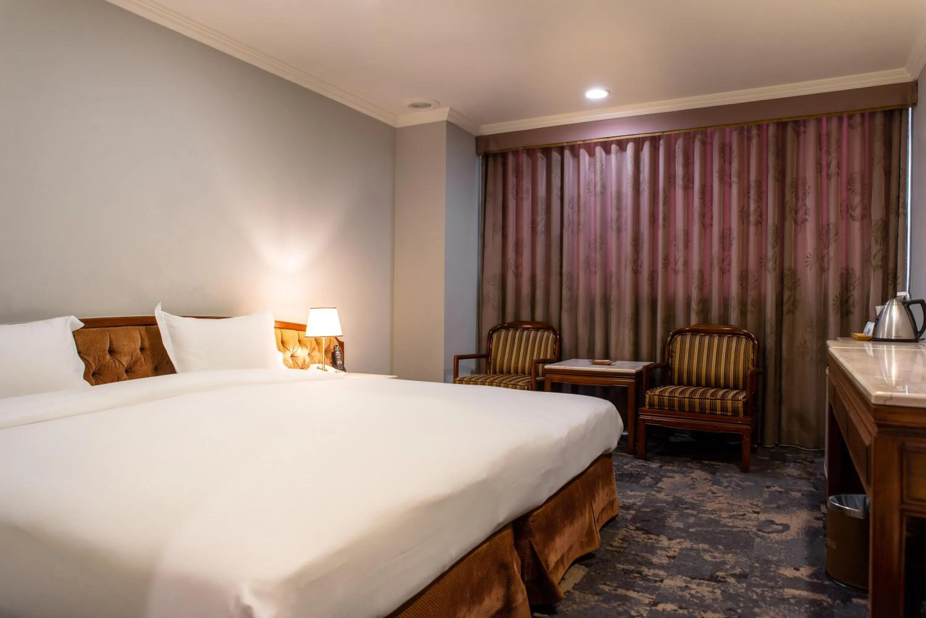 Bed in Chiayi King Hotel