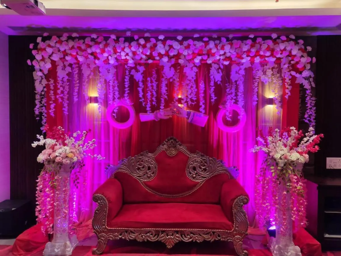 Restaurant/places to eat in The Onyx Hotel