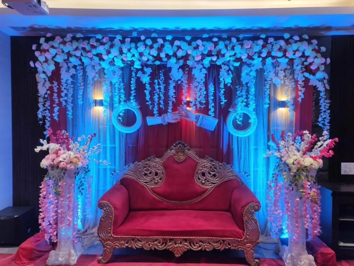 Restaurant/places to eat in The Onyx Hotel