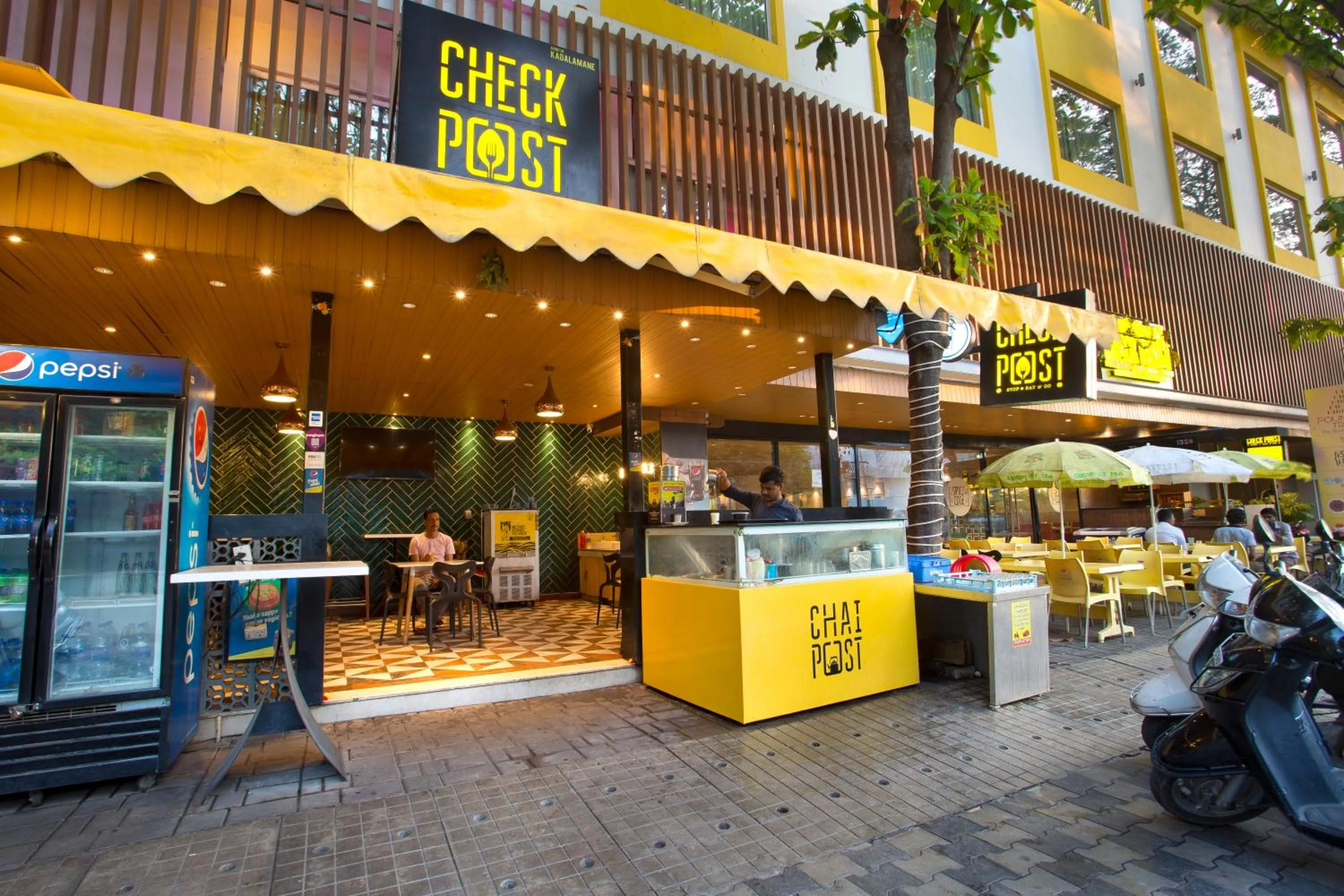 Restaurant/places to eat in Fountain Tree by TGI