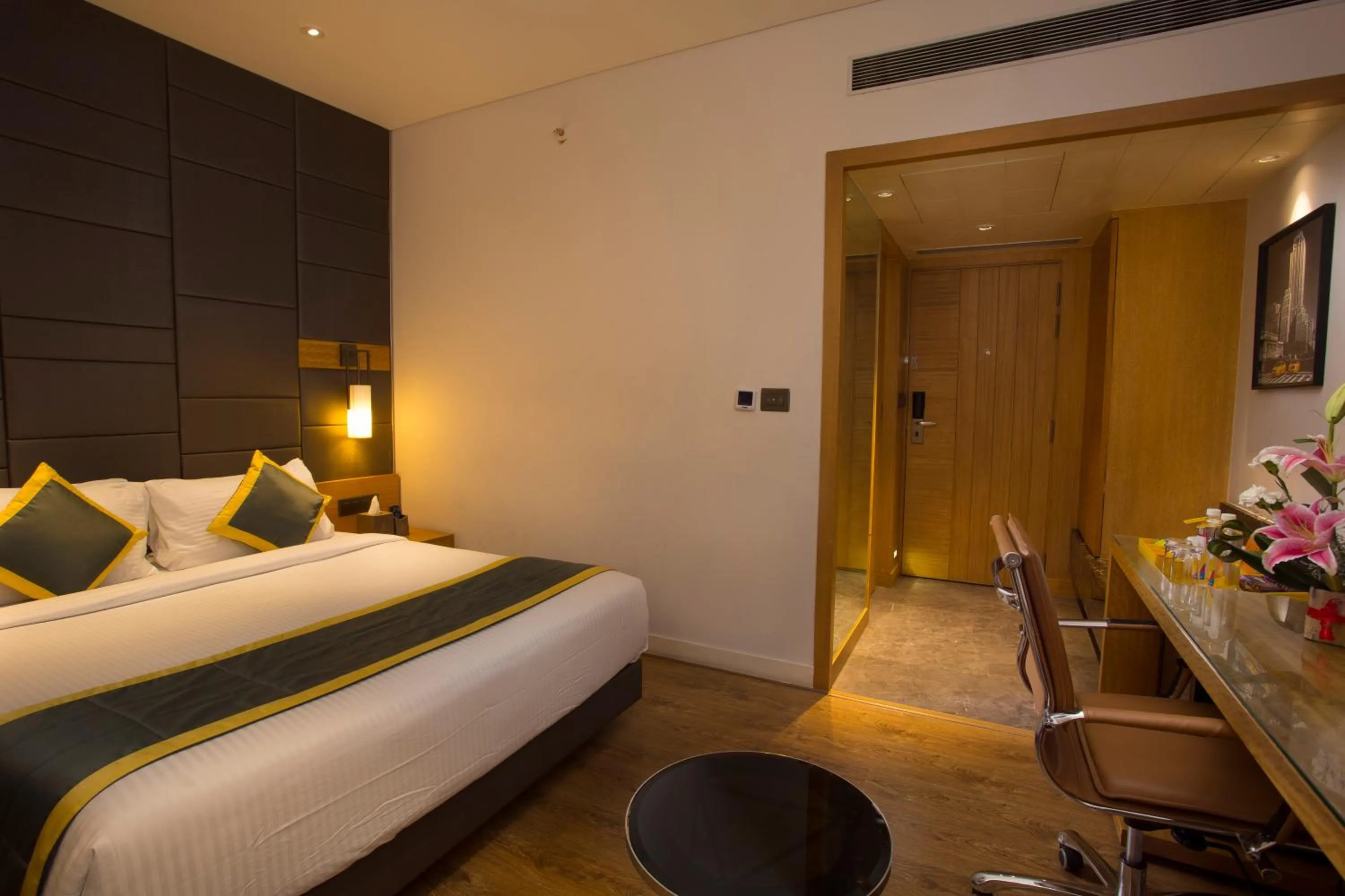 Photo of the whole room, Bed in Fountain Tree by TGI