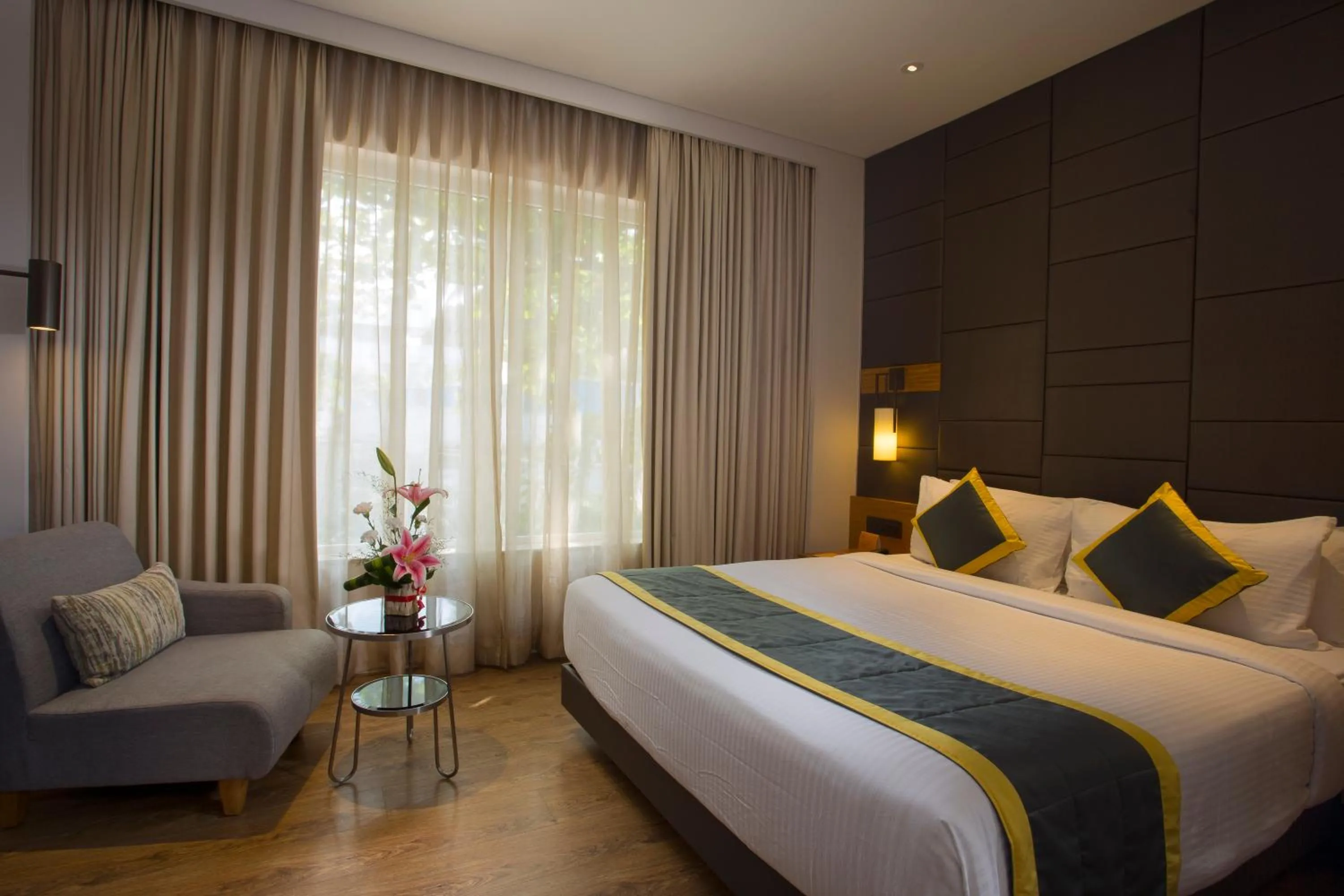 Photo of the whole room, Bed in Fountain Tree by TGI