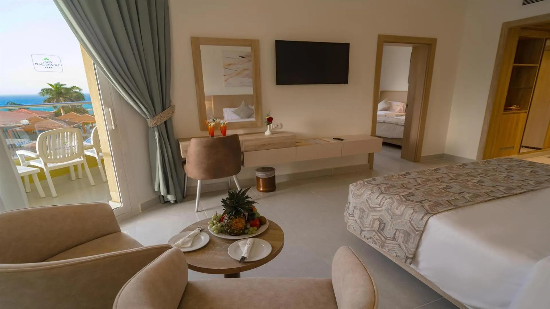 Bed in Palm Beach Resort Families and Couples only