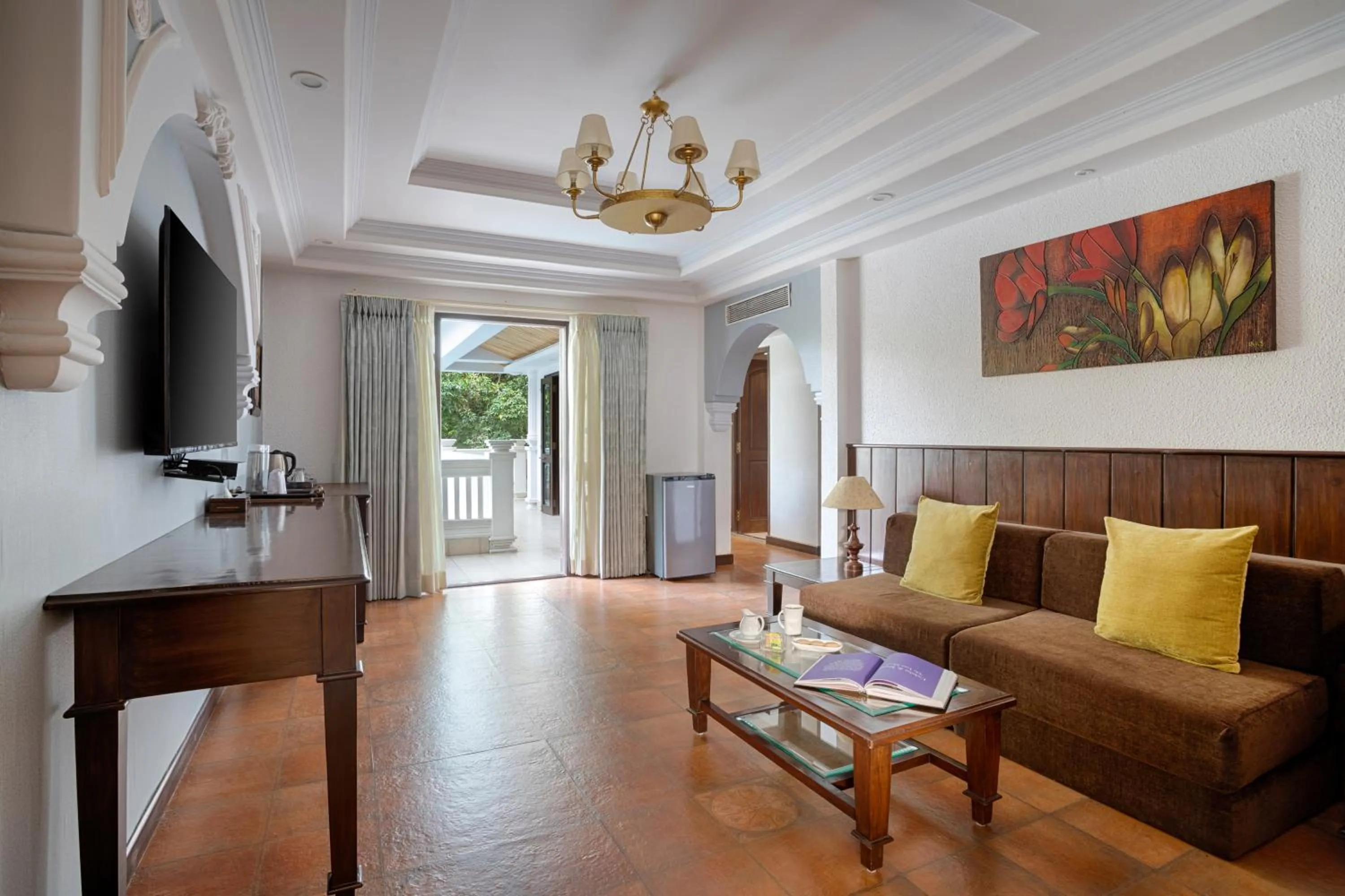 TV and multimedia in Ziva Suites - A Botique Hotel