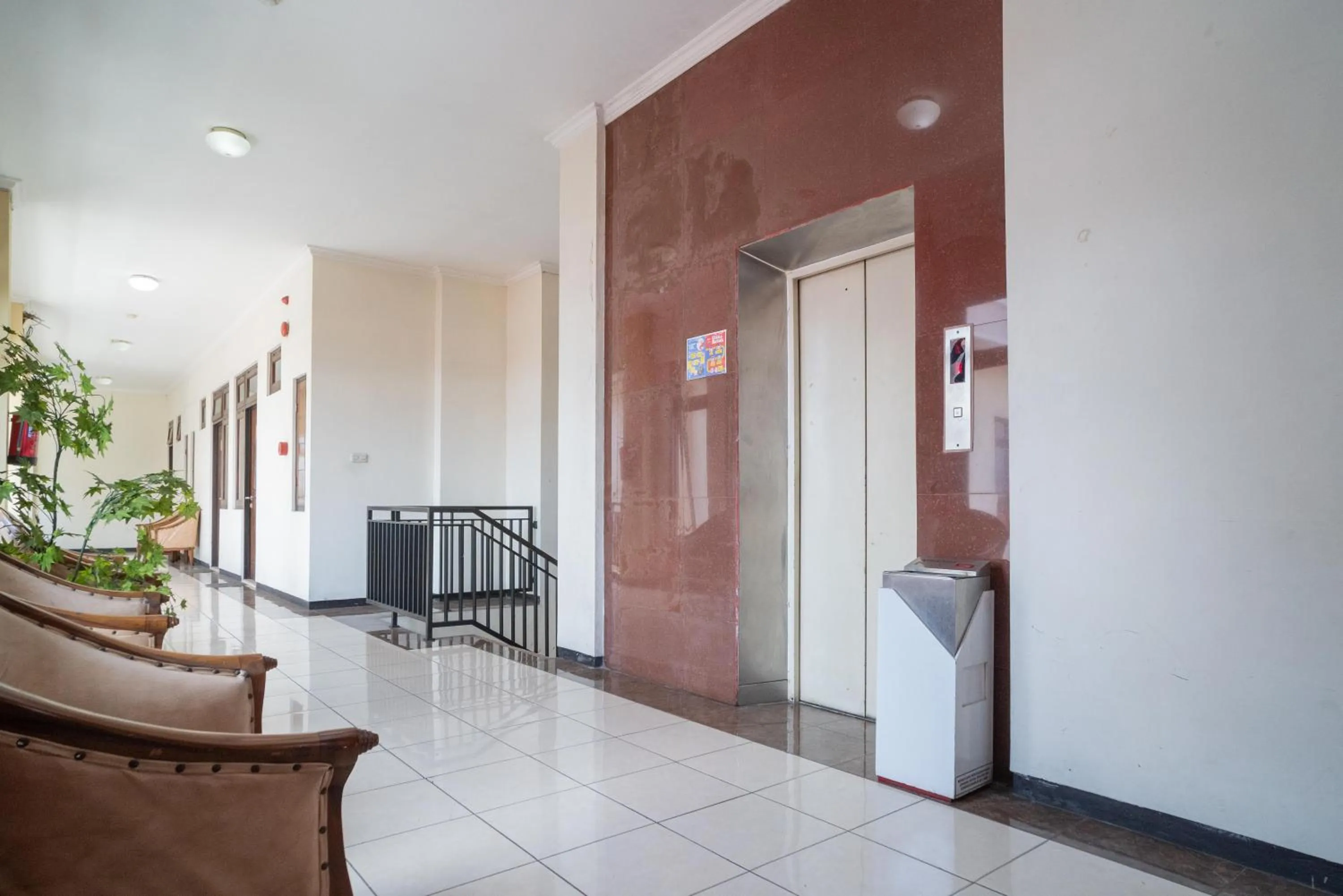 Facade/entrance in Urbanview Hotel de Kopen Malang by RedDoorz