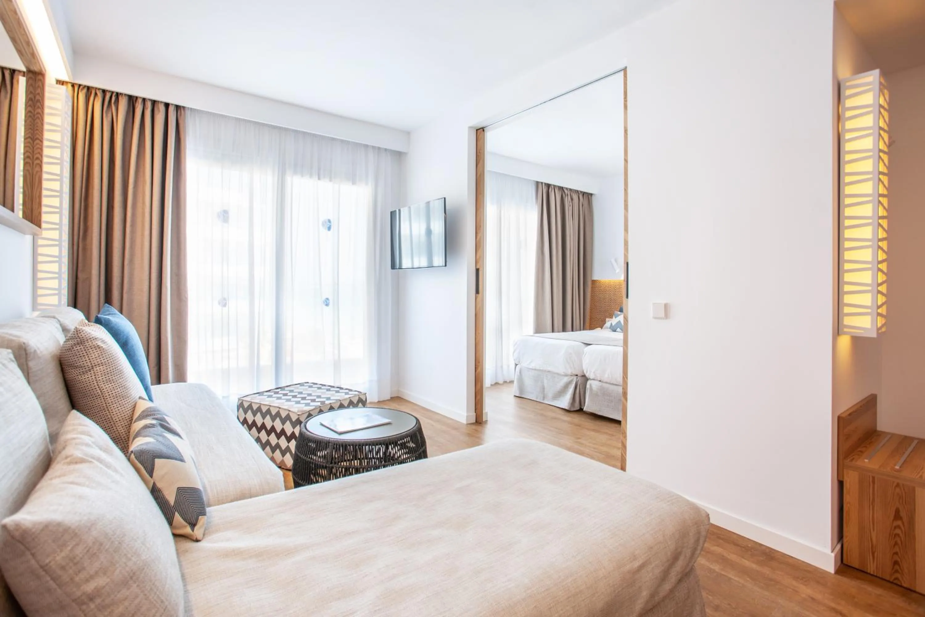 Living room, Bed in Grupotel Picafort Beach