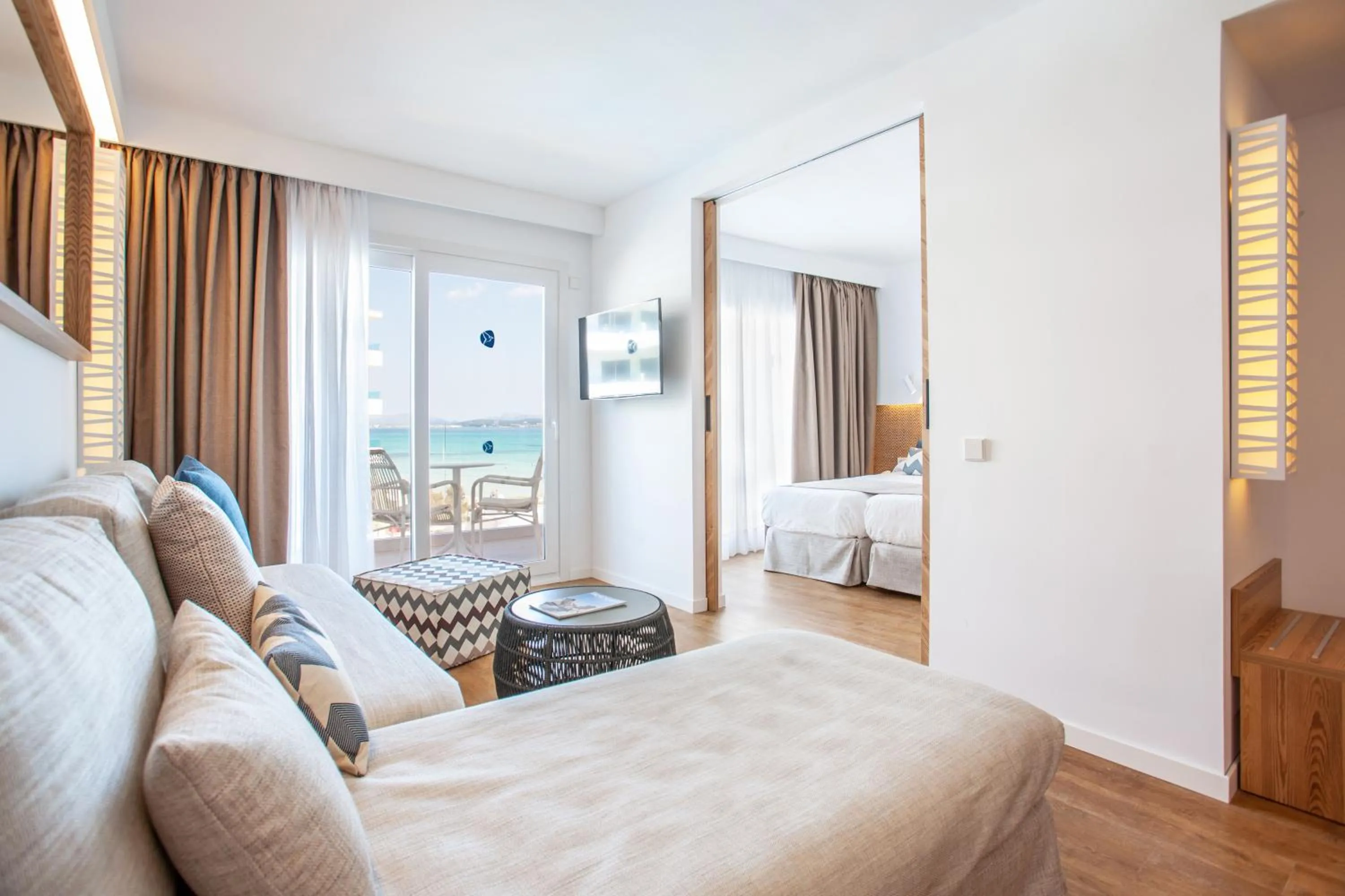 Living room, Bed in Grupotel Picafort Beach