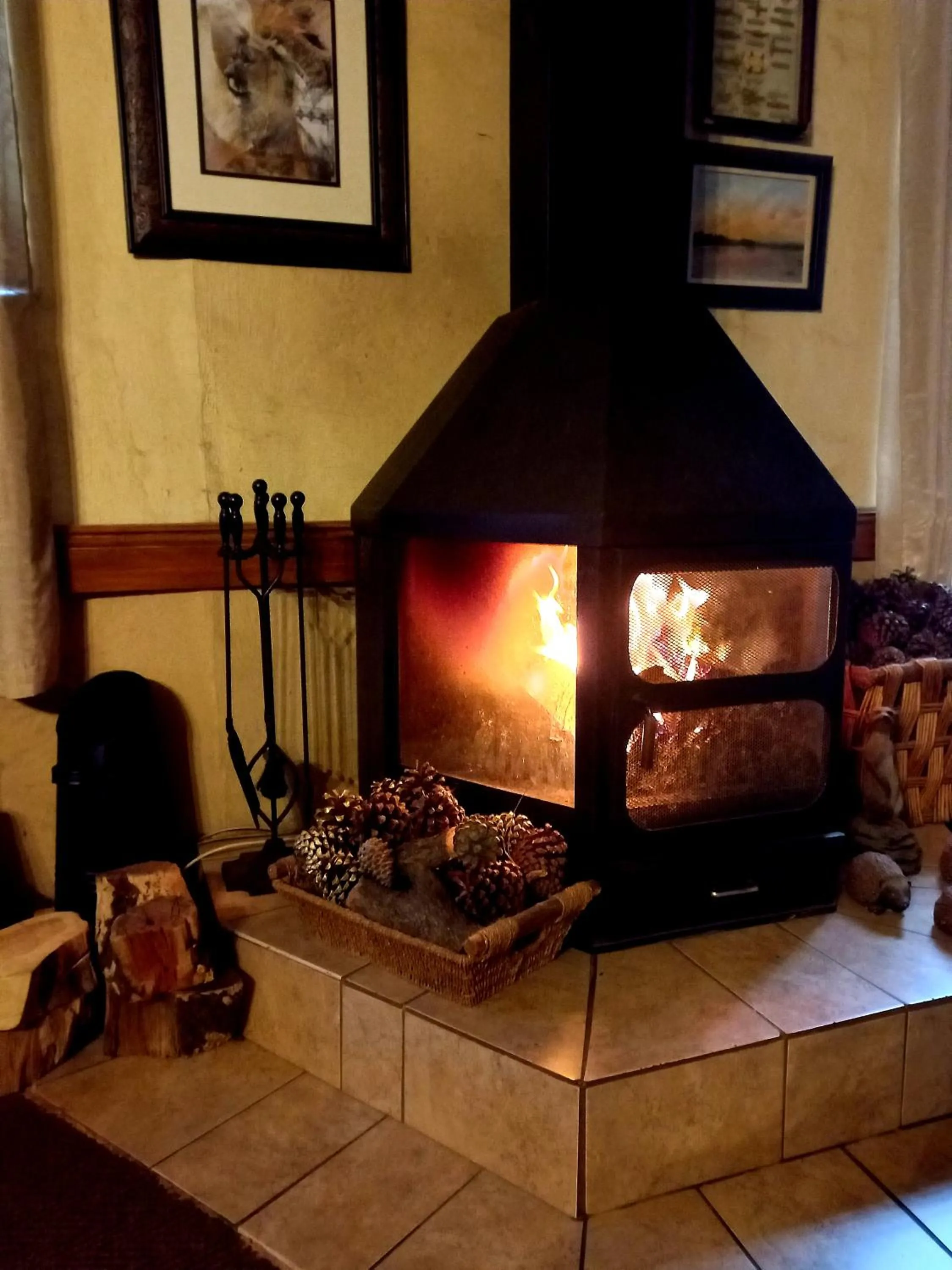 Lounge or bar in Brentwood Lodge