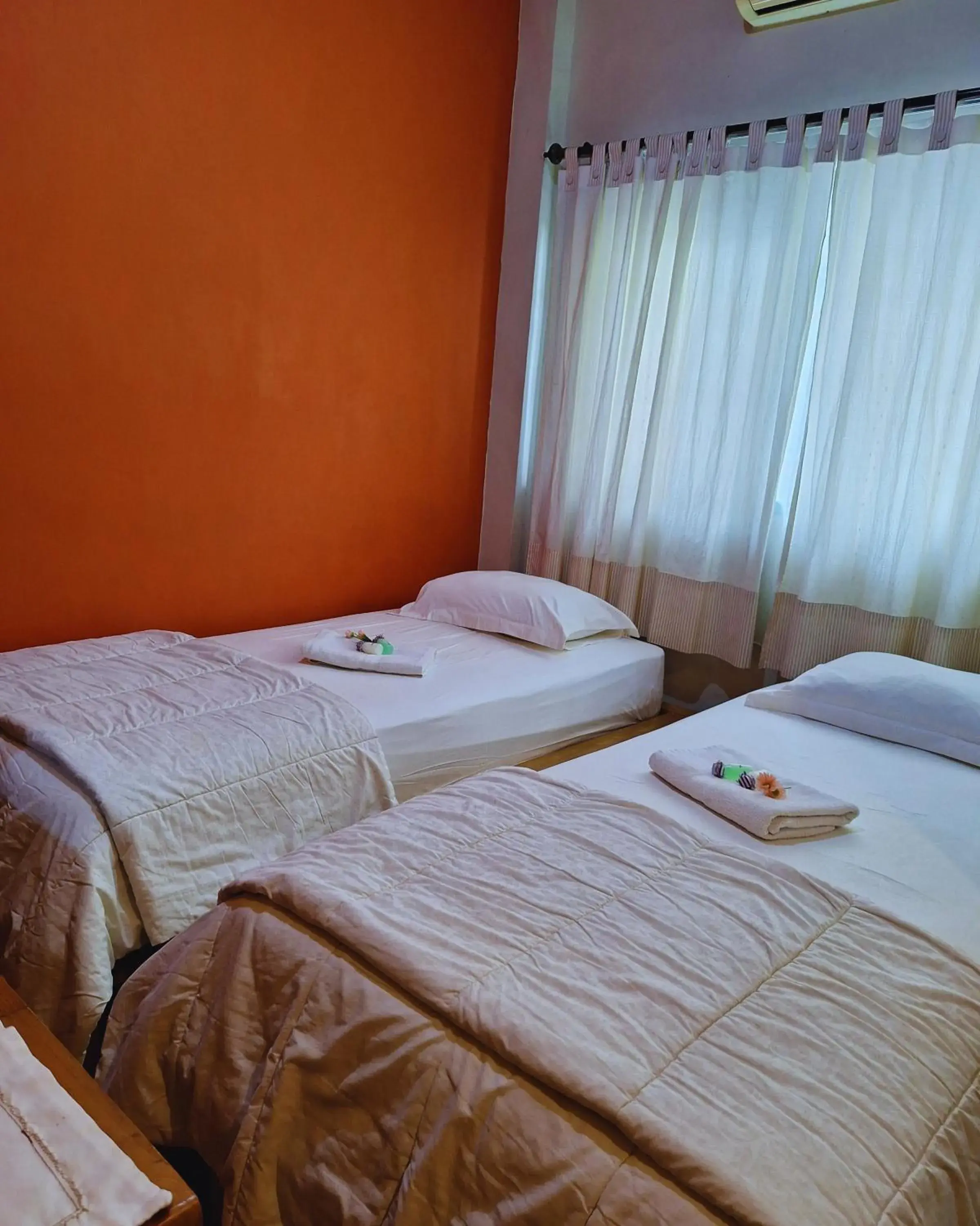 Deluxe Twin Room in Roemah 28 Syariah Deluxe Twin Room in Roemah 28 Syariah