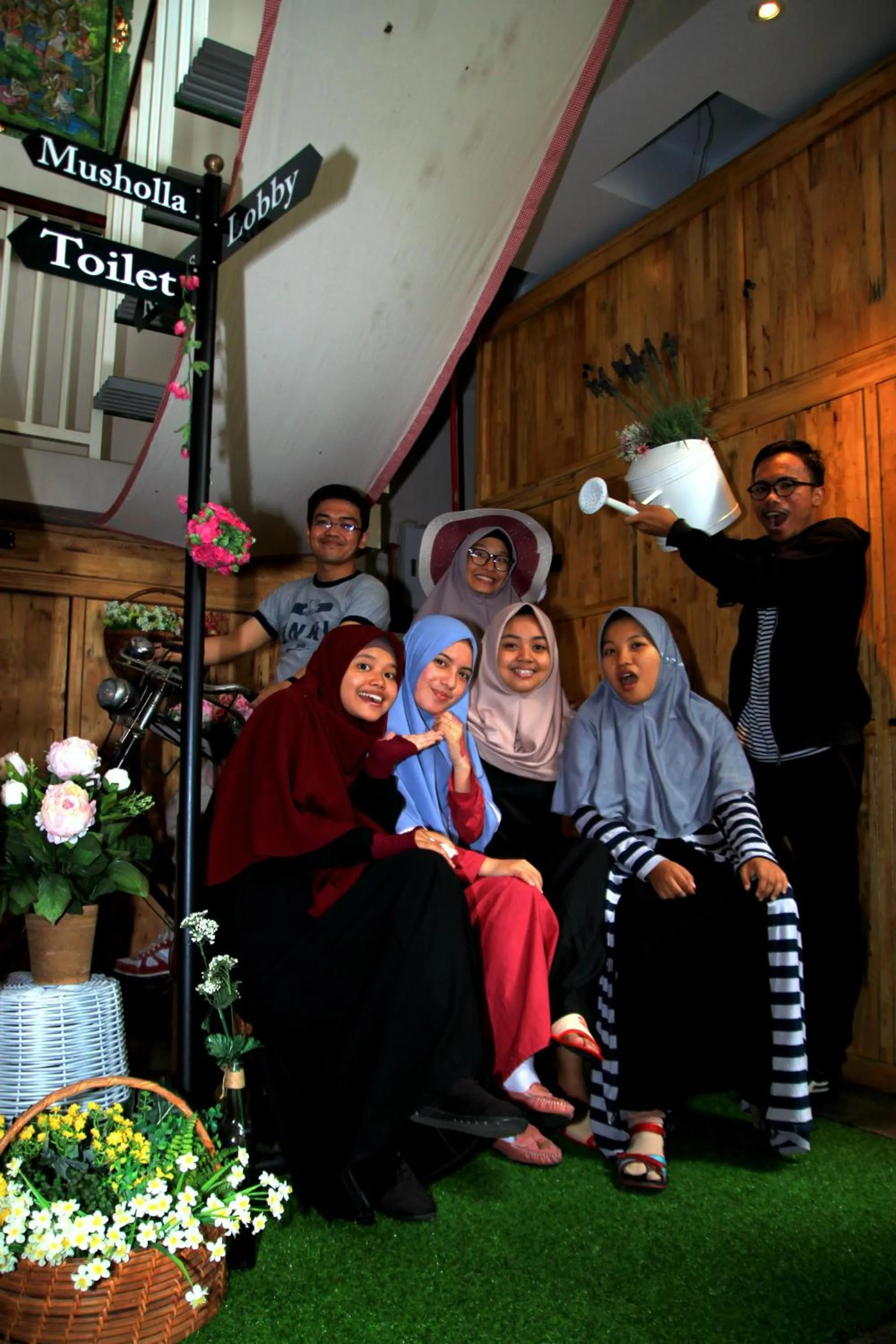 group of guests in Roemah 28 Syariah