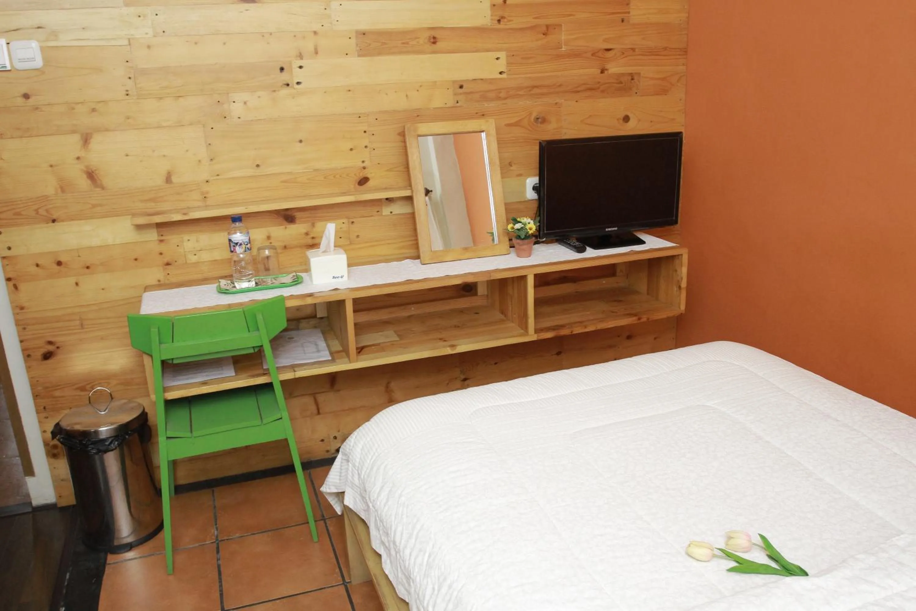 Bedroom, Bed in Roemah 28 Syariah