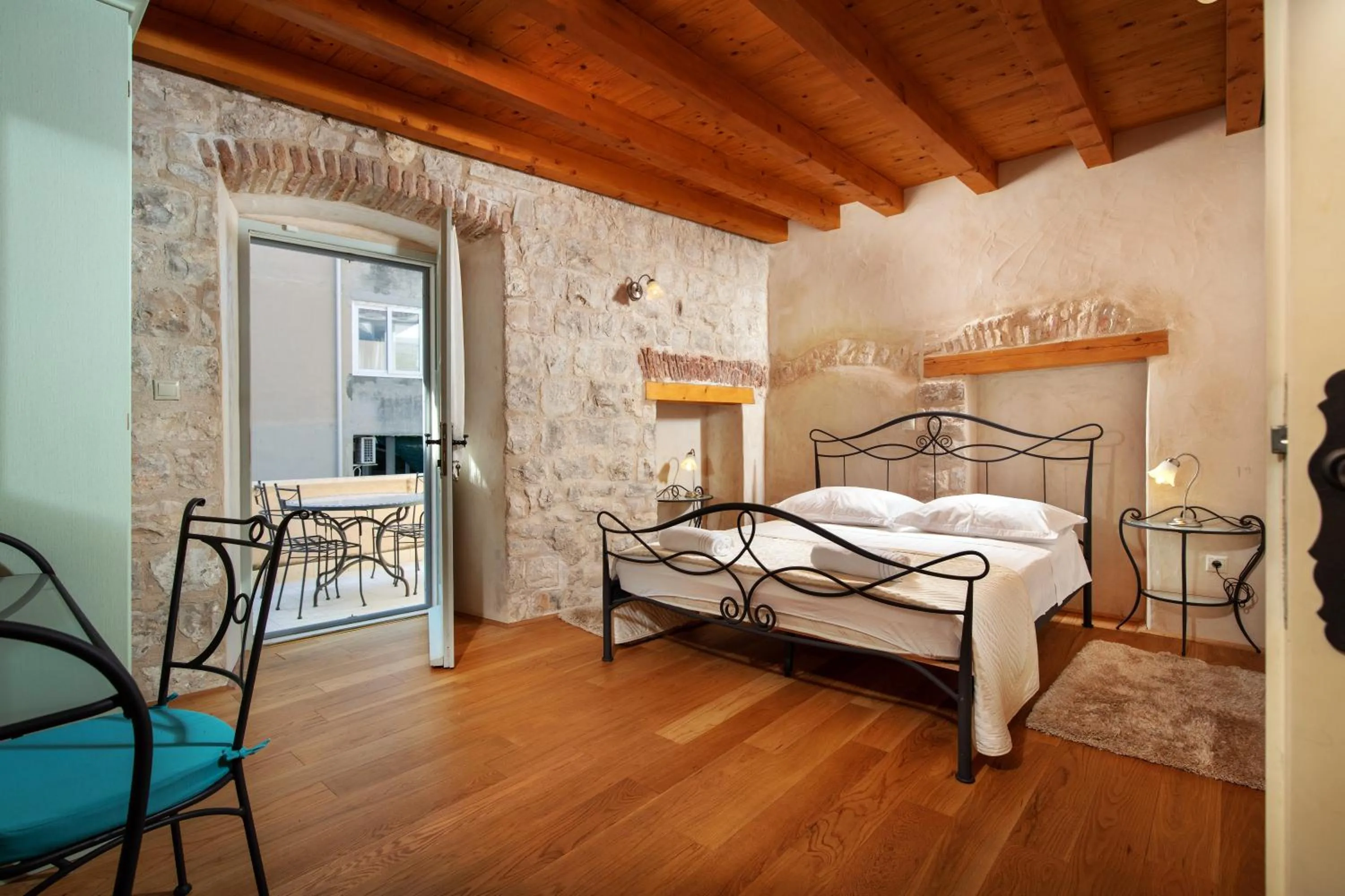 Bed in Villa Mama - Traditional Apartments in Omis, free parking
