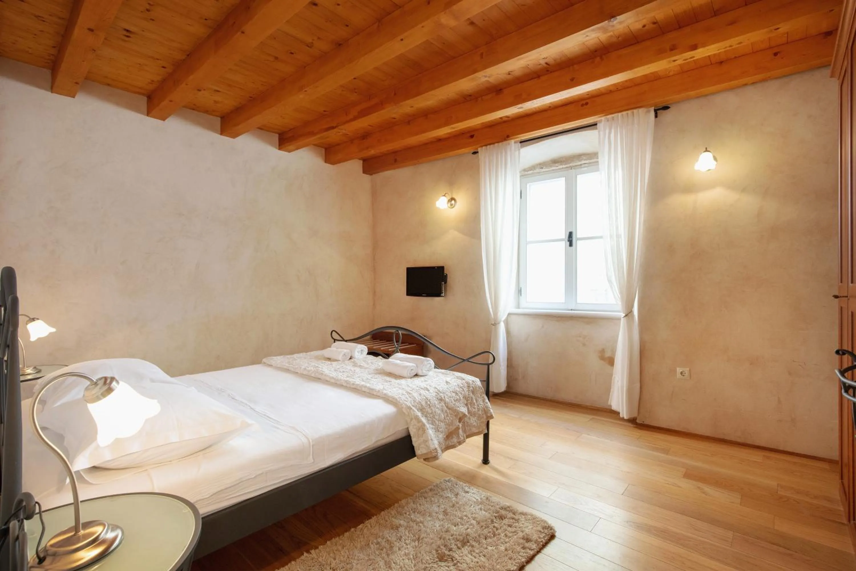 Bed in Villa Mama - Traditional Apartments in Omis, free parking