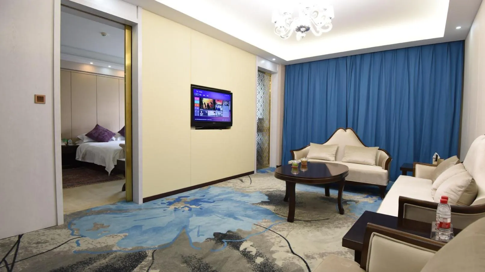 Living room, Bed in Dunhuang Hotel