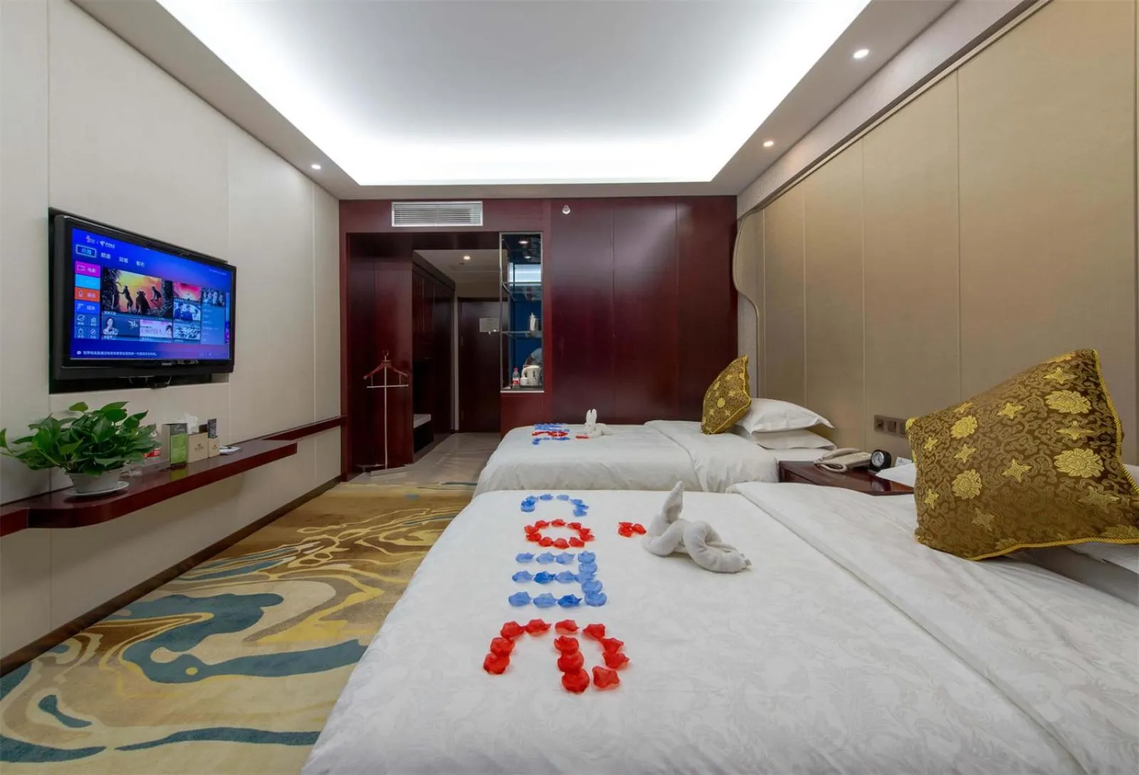 Bed in Dunhuang Hotel
