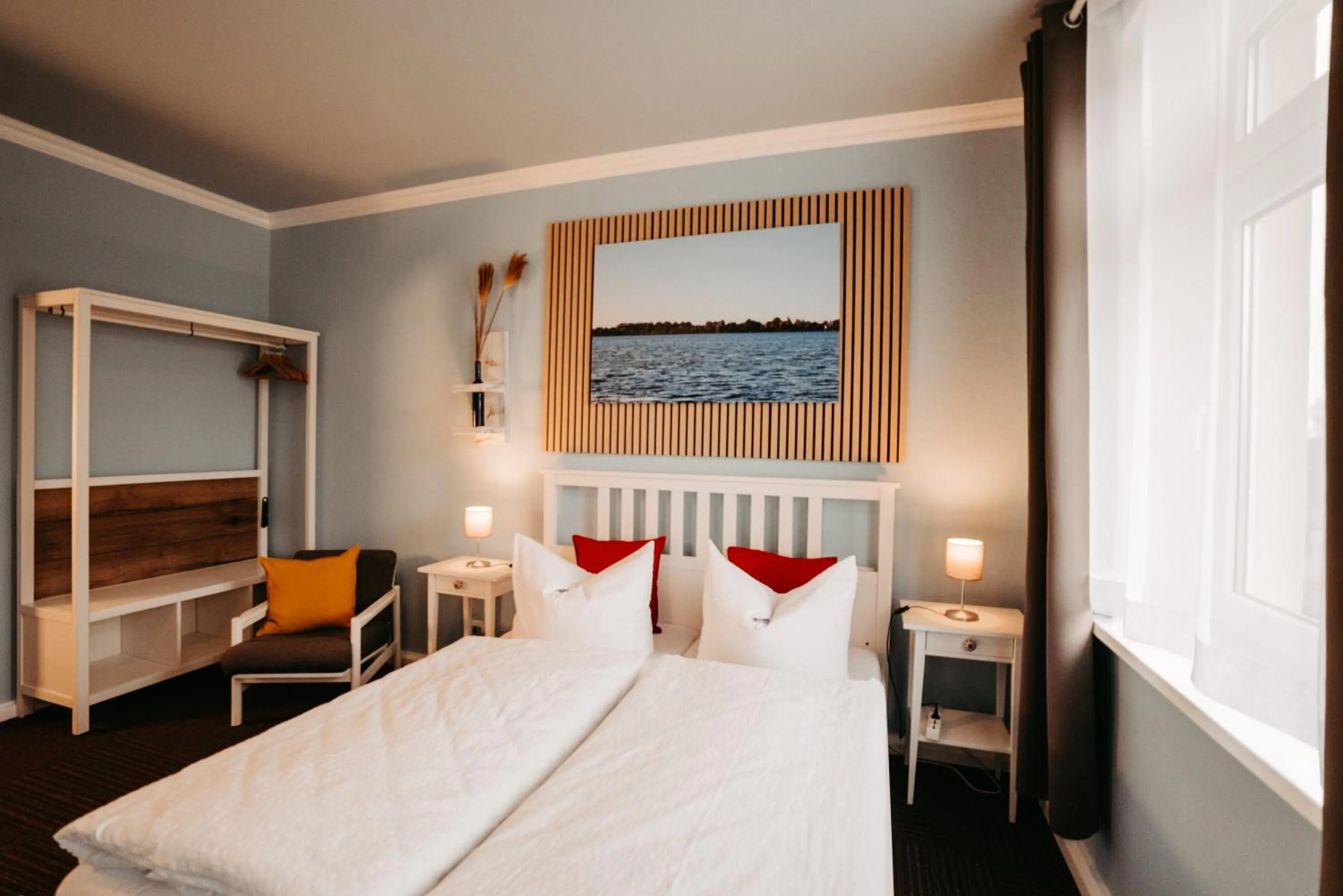 Photo of the whole room, Bed in Hotel Garni "Villa am Schaalsee"