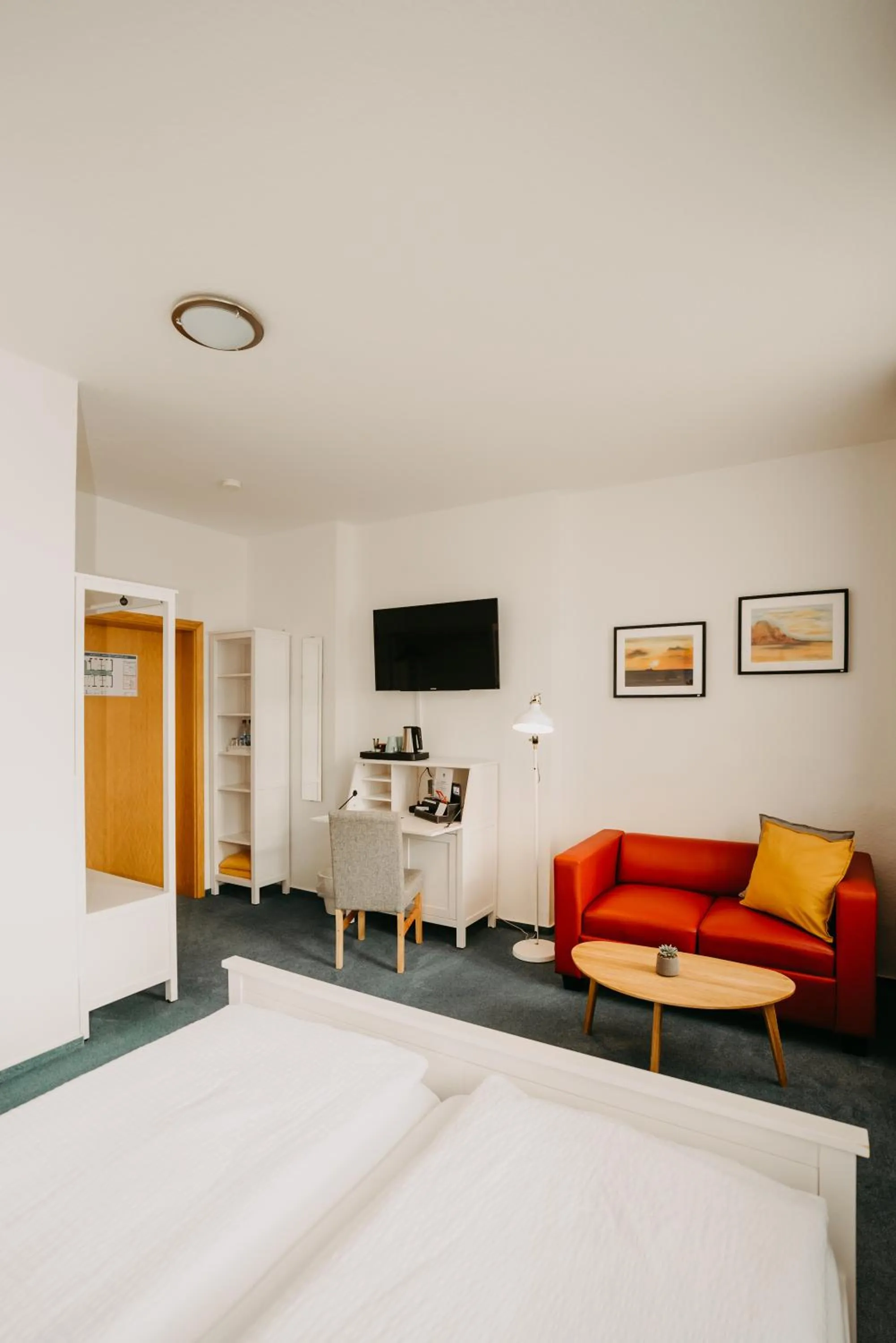 Photo of the whole room, Bed in Hotel Garni "Villa am Schaalsee"