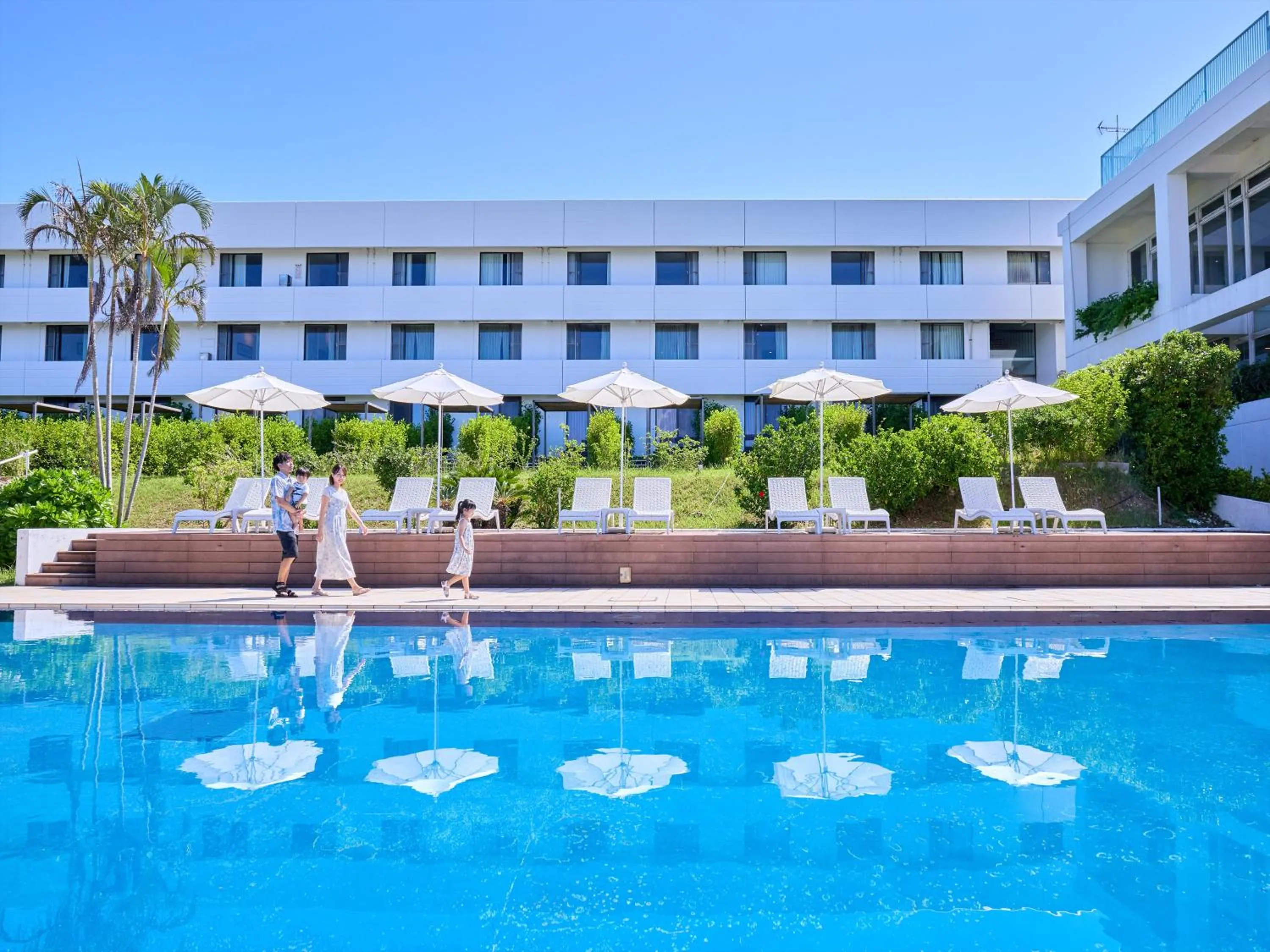 Swimming pool in Royal View Hotel Churaumi