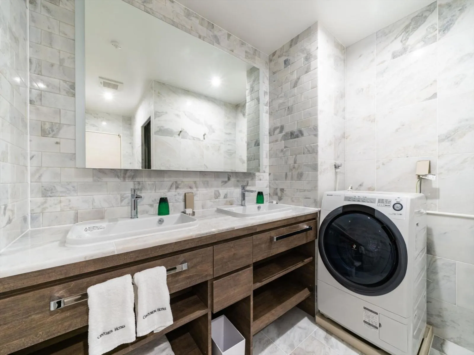 Shower in Royal View Hotel Churaumi