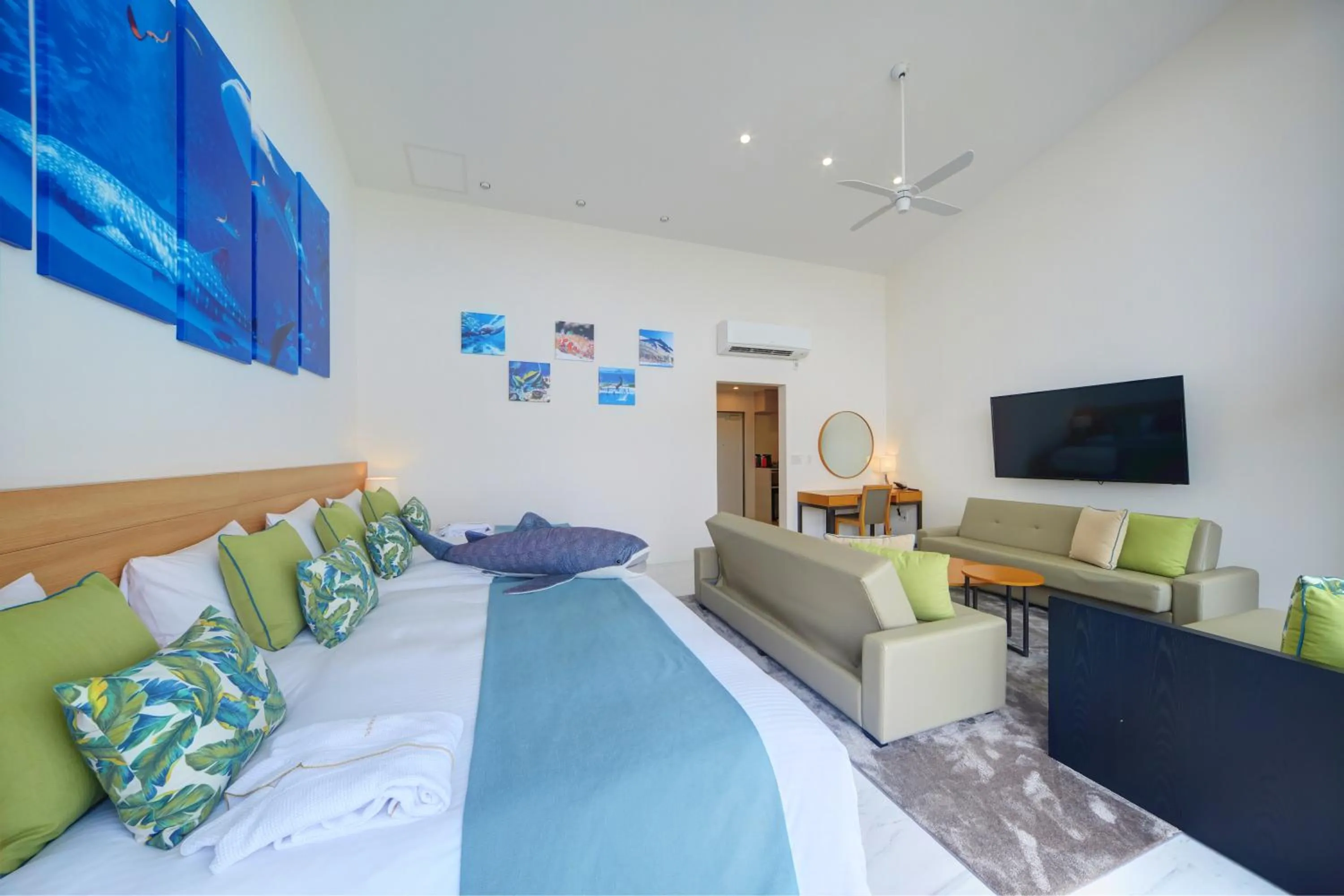 Photo of the whole room, Bed in Royal View Hotel Churaumi