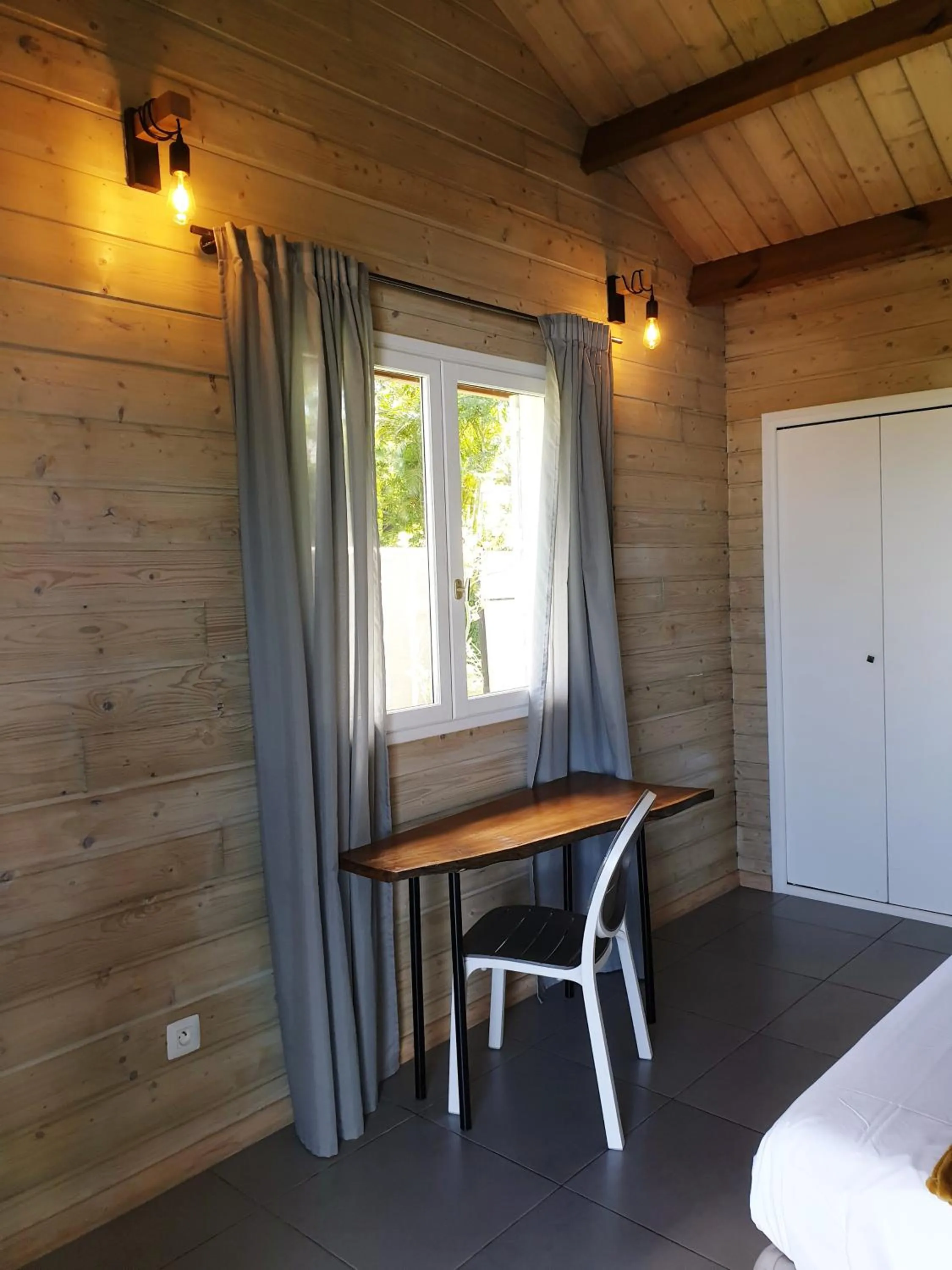 Decorative detail in Les Coeurs d'Amants