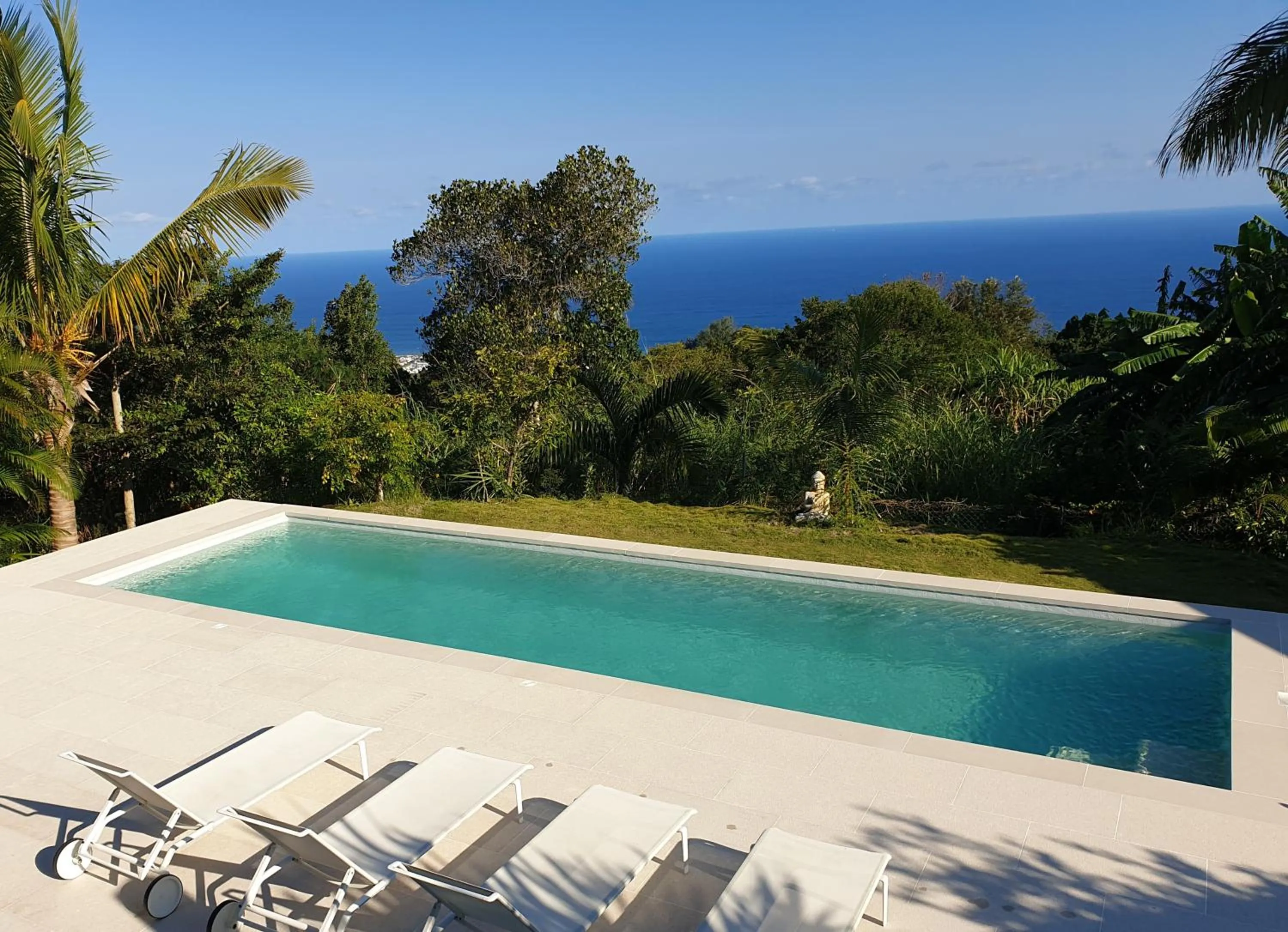 Swimming pool in Les Coeurs d'Amants