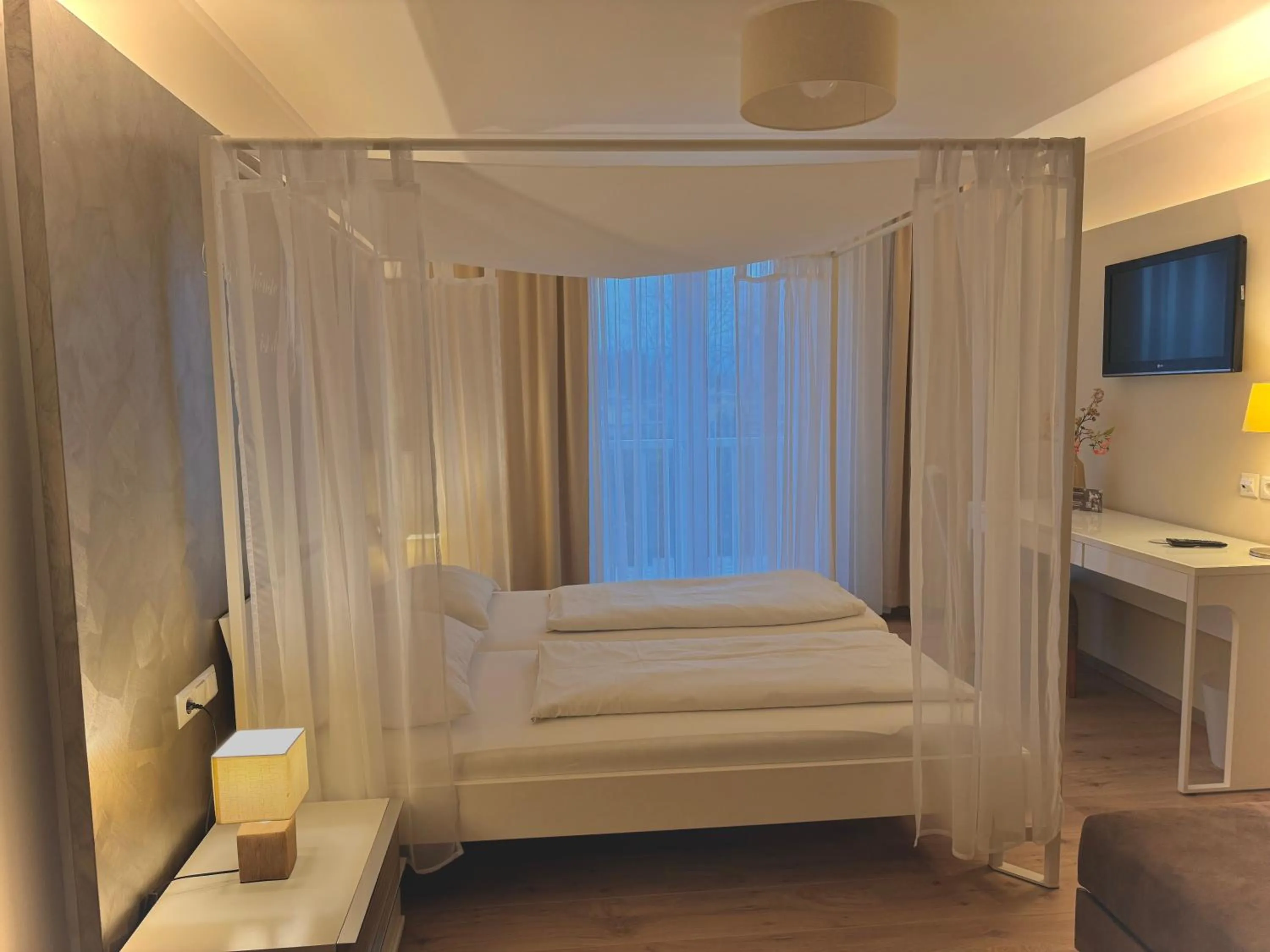 Bedroom, Bed in Hotel Restaurant FIDI