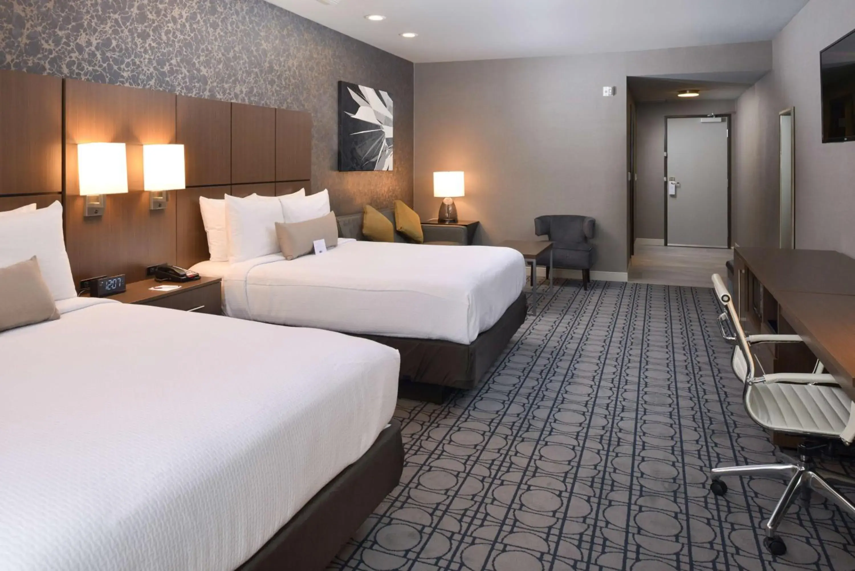 Queen Room with Two Queen Beds and Bath Tub - Disability Access/Non-Smoking in Best Western Plus Coalinga Inn Queen Room with Two Queen Beds and Bath Tub - Disability Access/Non-Smoking in Best Western Plus Coalinga Inn