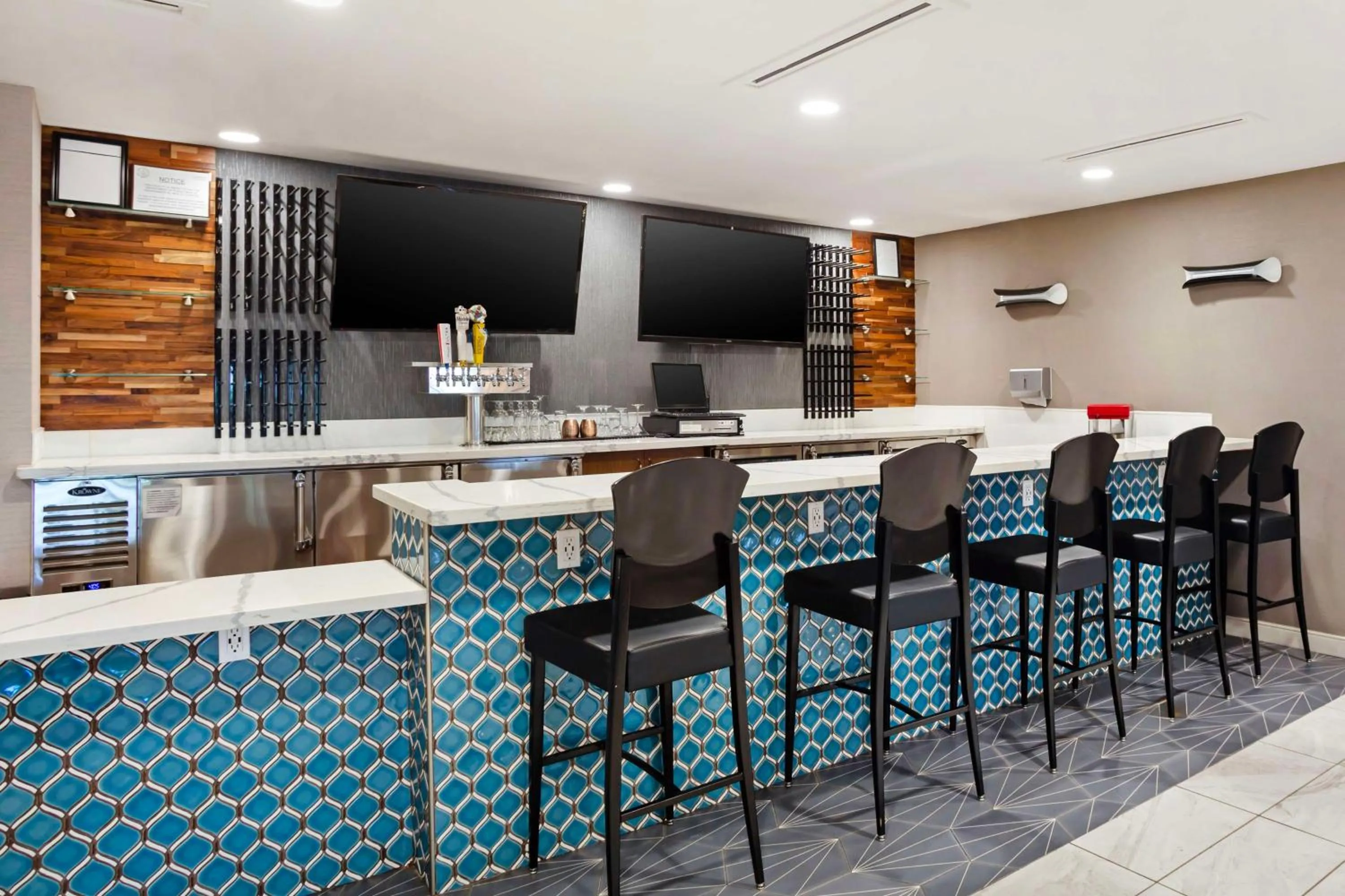 Lounge or bar in Best Western Plus Coalinga Inn