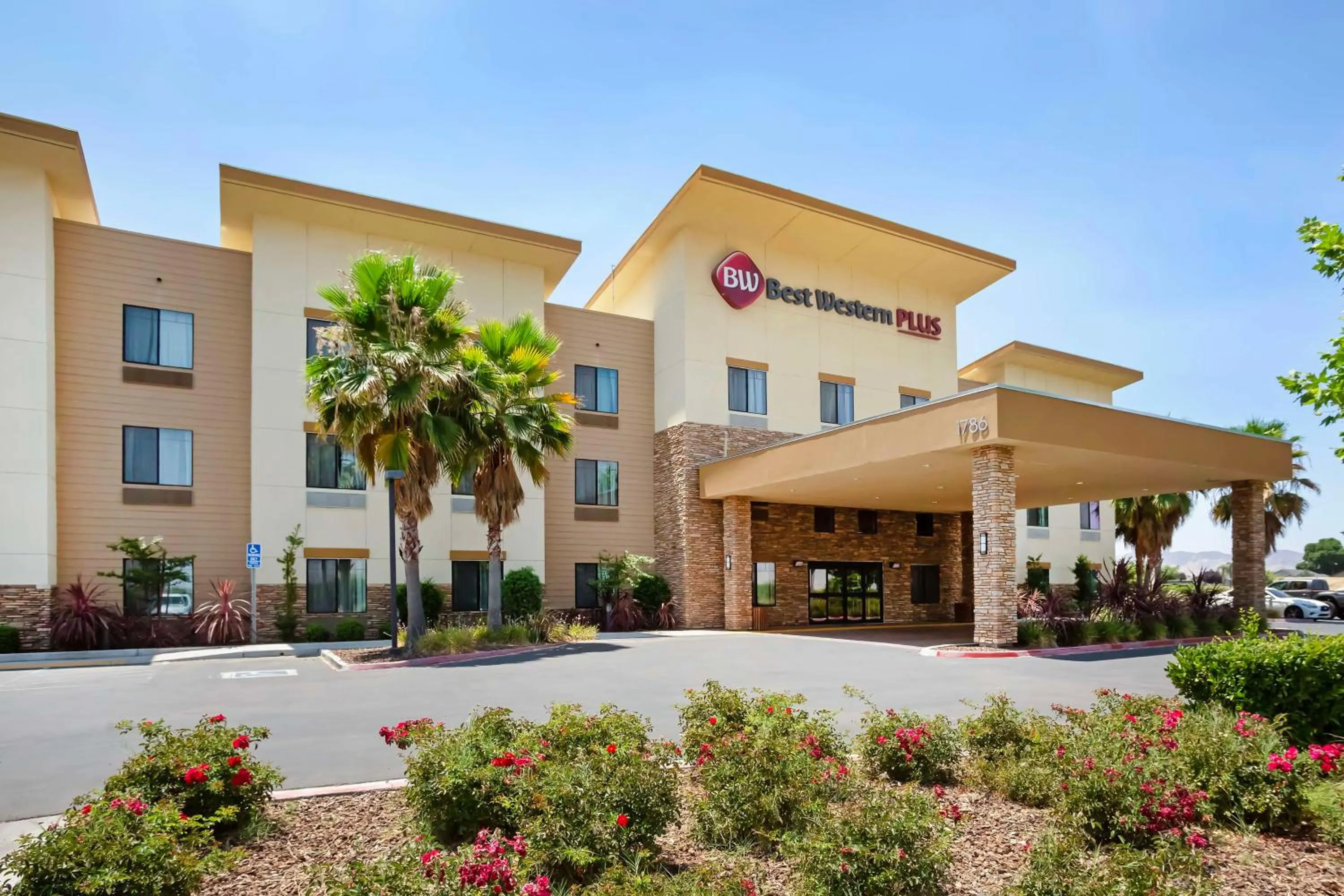 Property building in Best Western Plus Coalinga Inn
