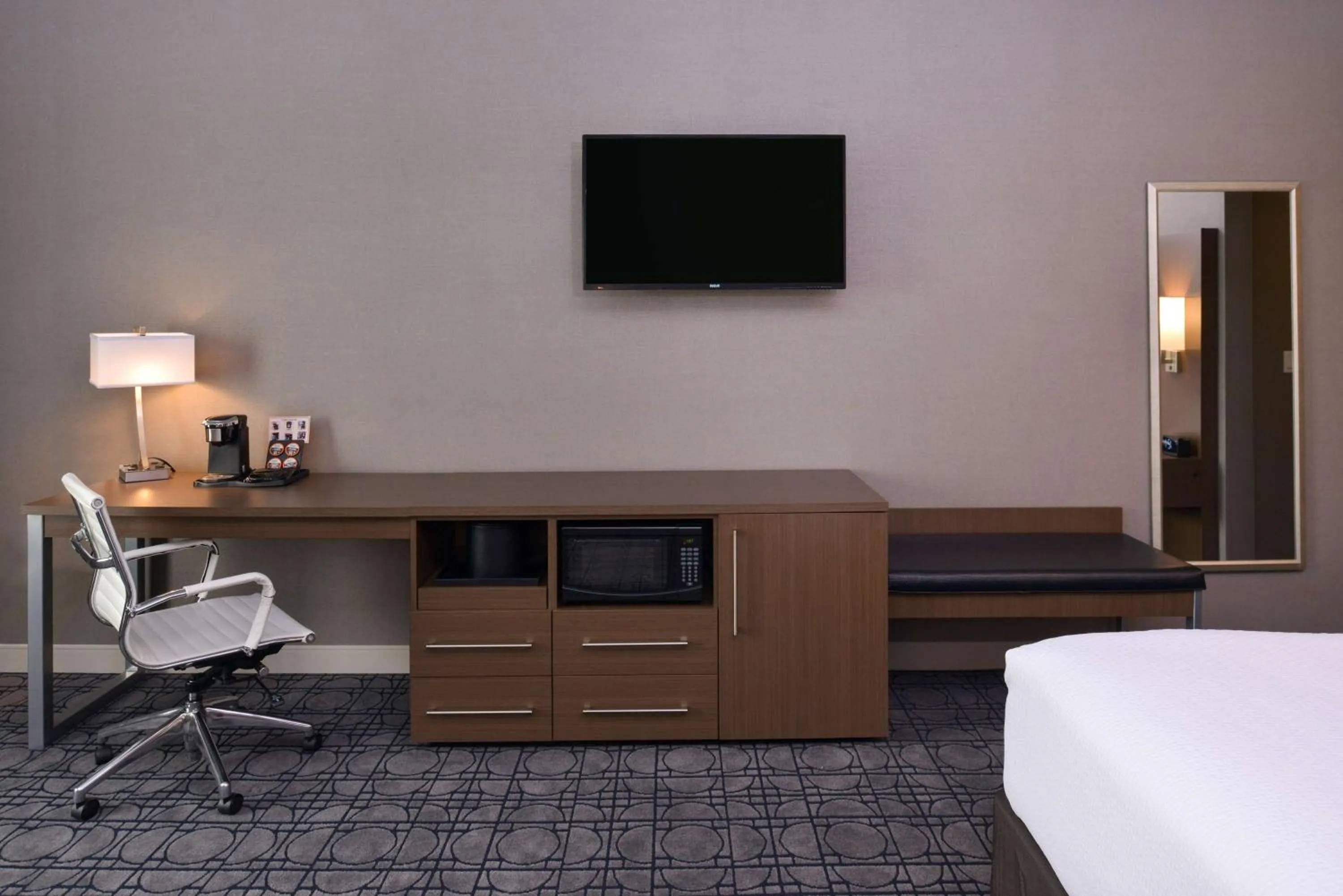 Photo of the whole room, Bed in Best Western Plus Coalinga Inn