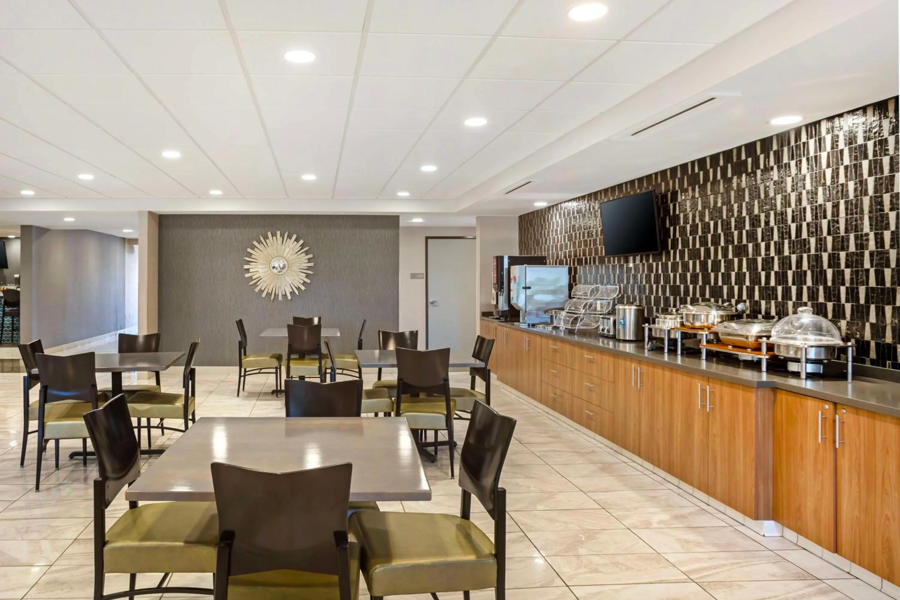 Breakfast in Best Western Plus Coalinga Inn