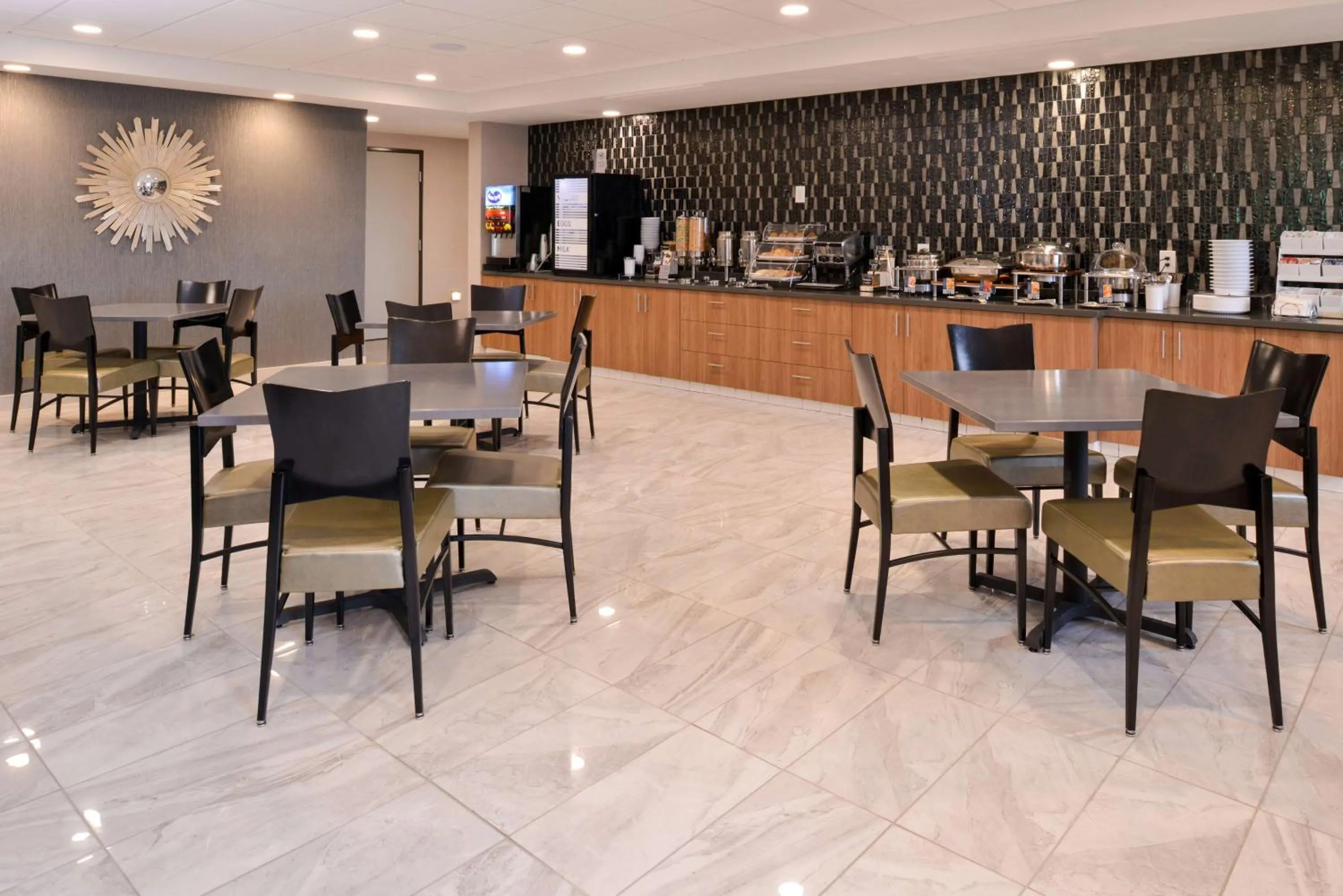 Restaurant/places to eat in Best Western Plus Coalinga Inn