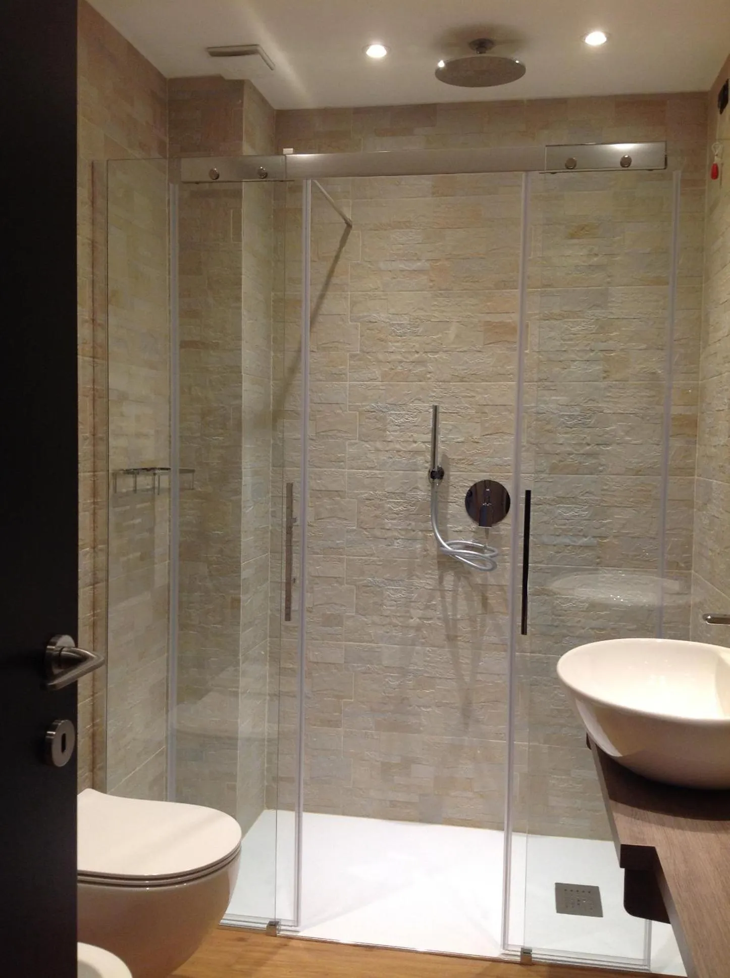 Shower in Hotel La Vigna
