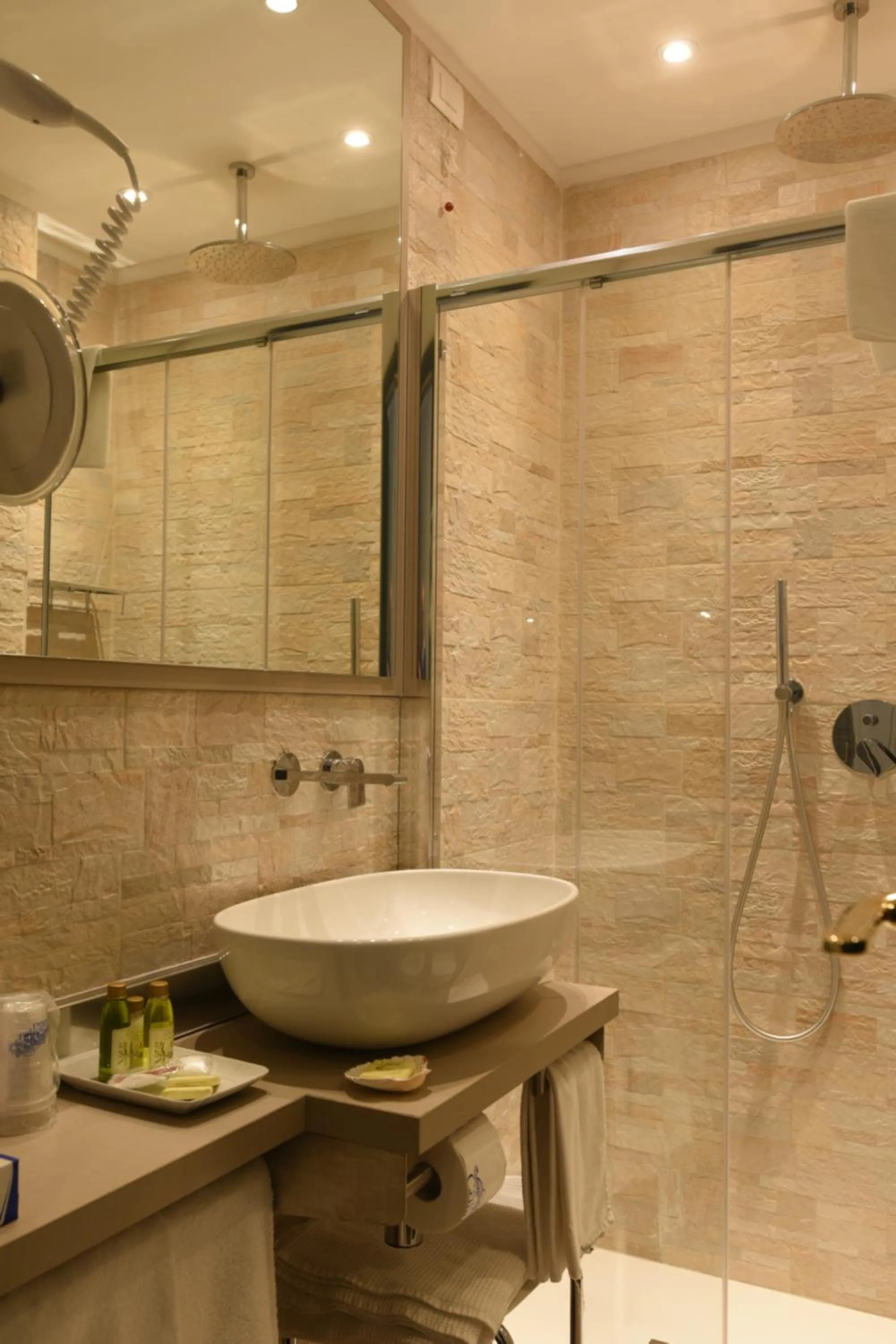 Shower in Hotel La Vigna