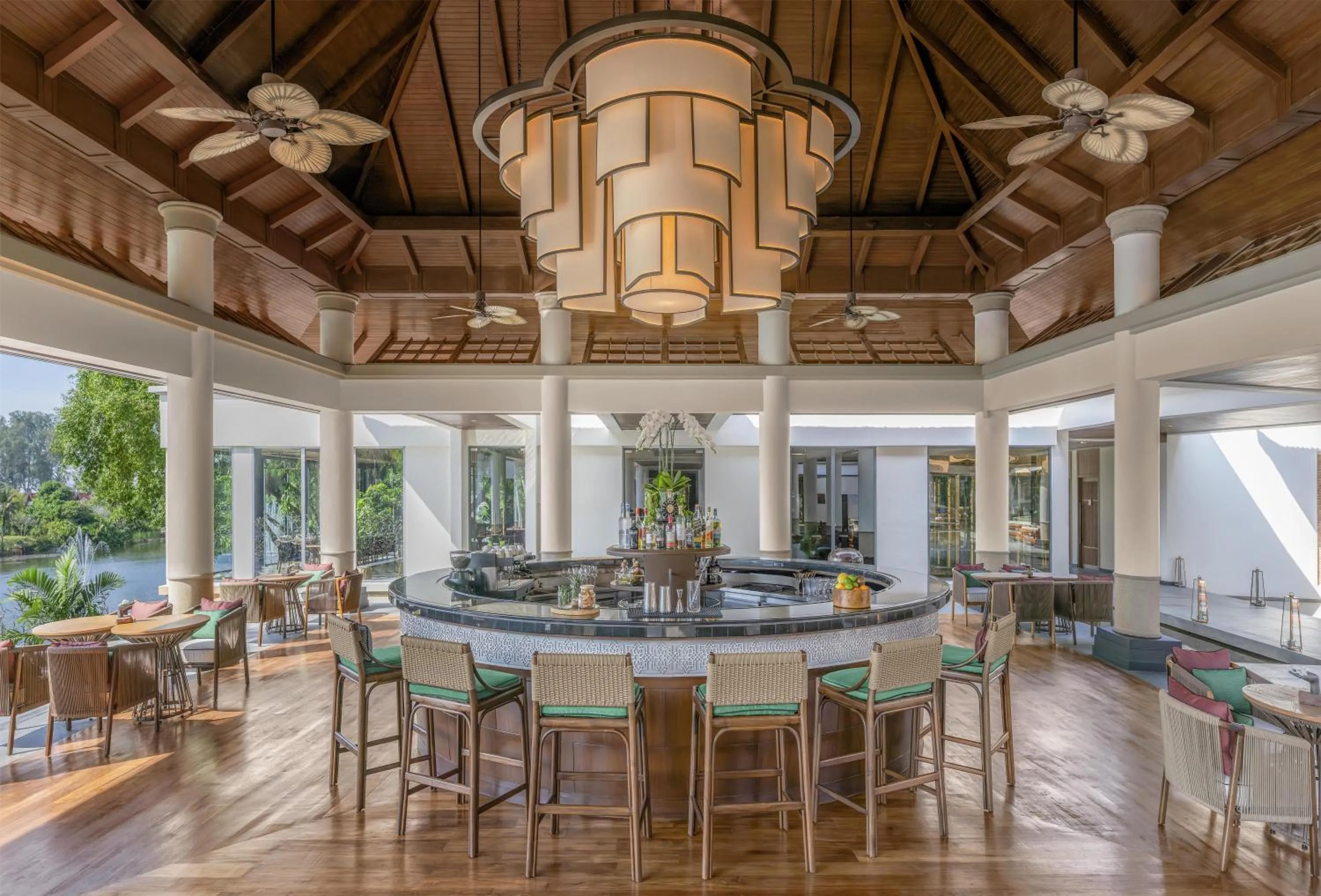 Lounge or bar in Banyan Tree Phuket